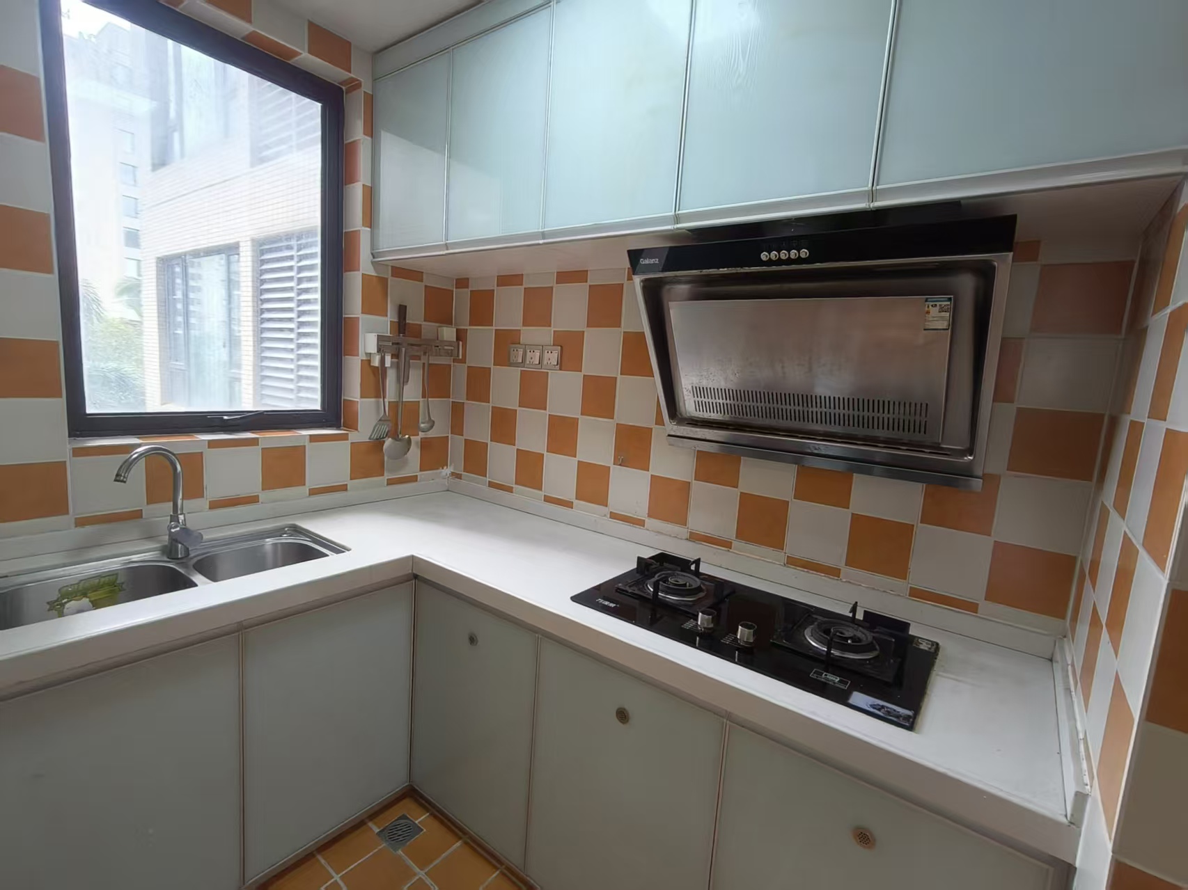 九鼎水郡  2室2厅1卫    2200.0元/月室内图