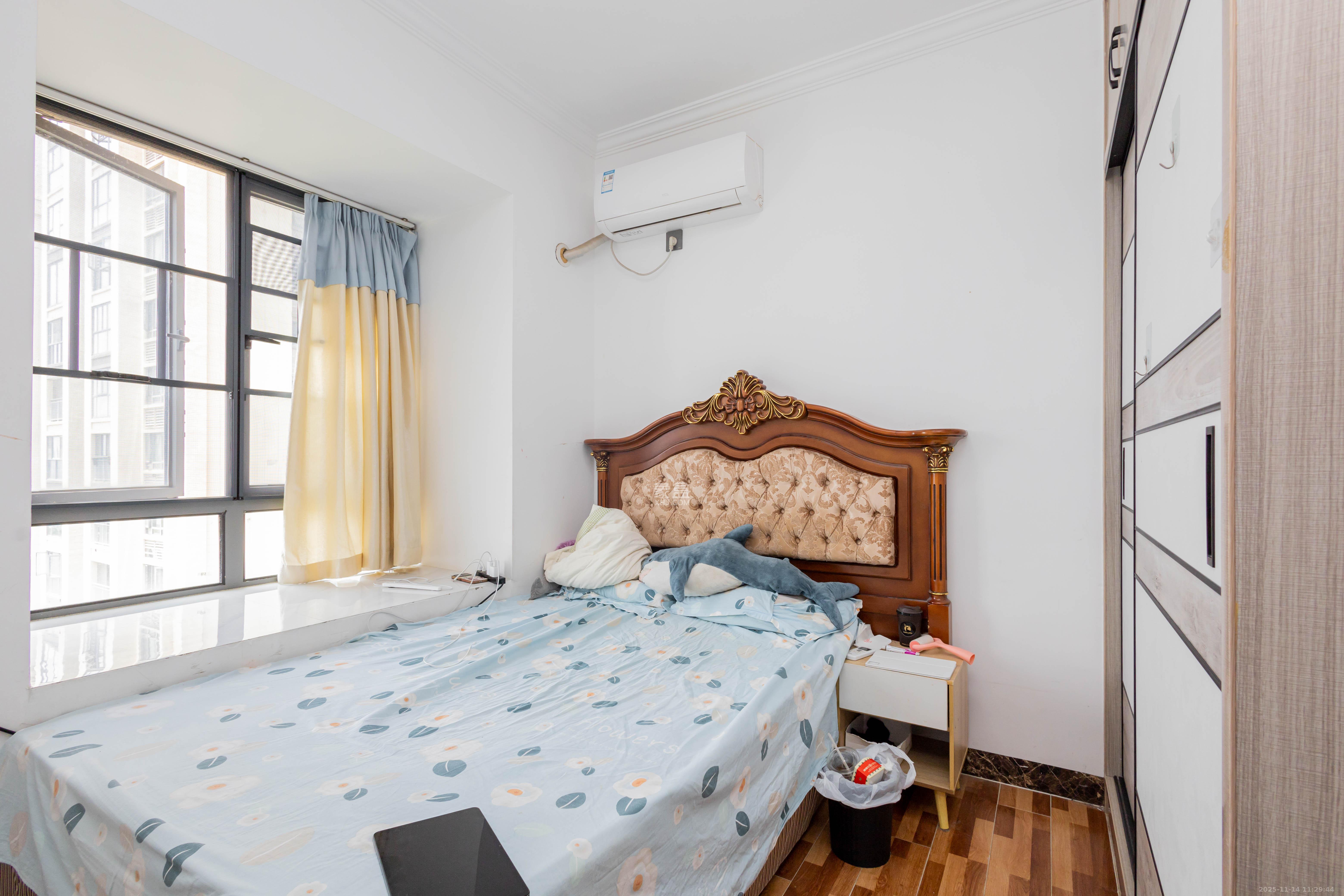 中交中央公园D4区  2室2厅1卫    70.0万卧室