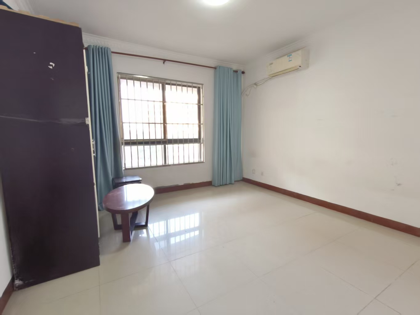 秀山观海苑 3室2厅1卫 1800.0元/月 秀山观海苑 3室2厅1卫 1800.0元/月室内图