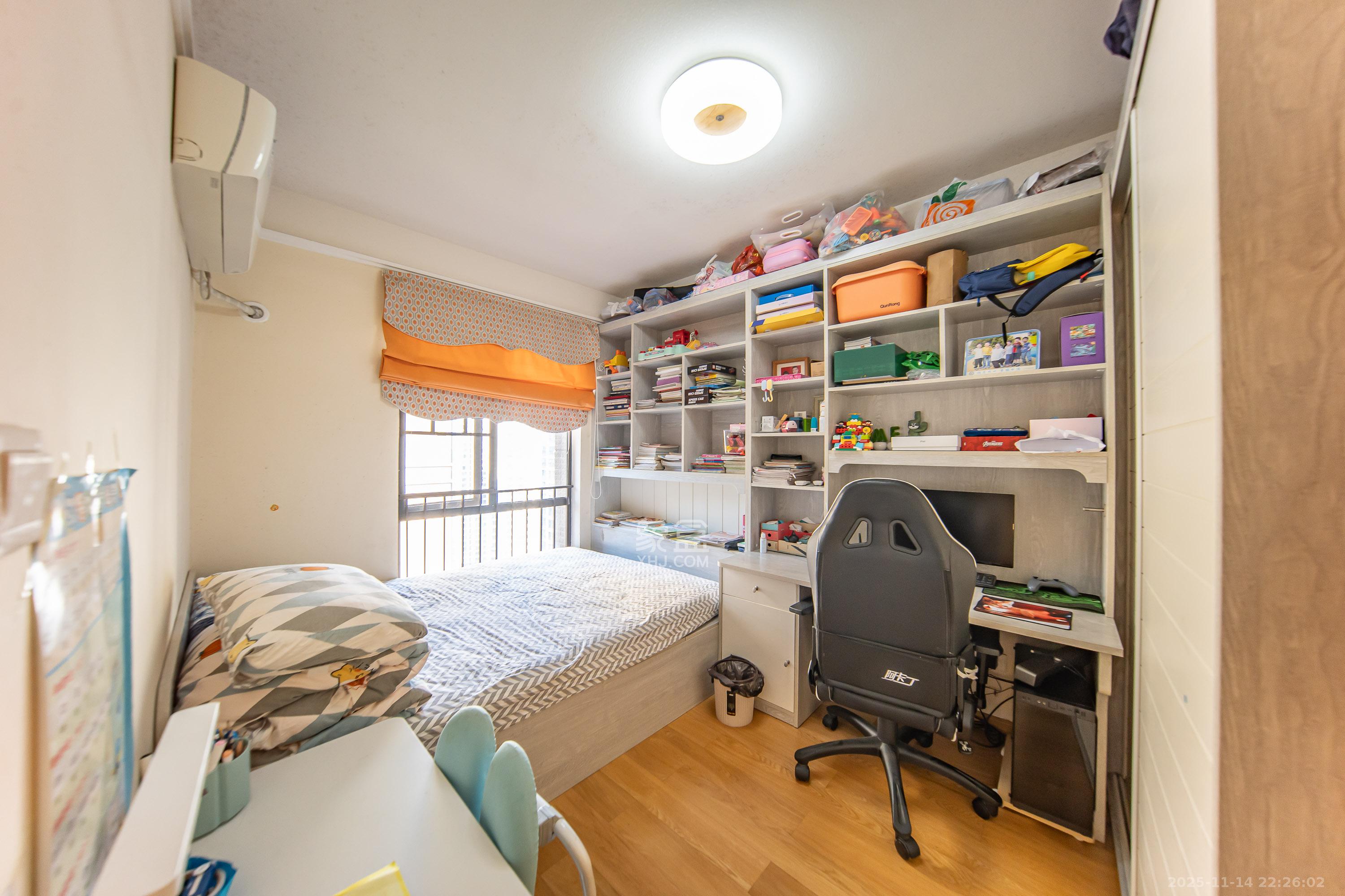 中海国际三期 3室2厅2卫 82.0万 中海国际三期 3室2厅2卫 82.0万卧室