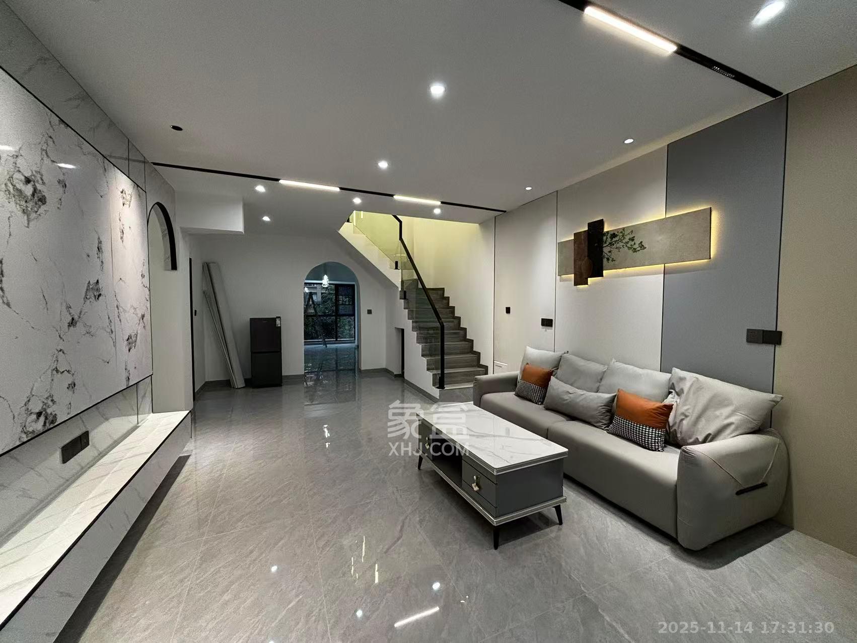 润和滨江府 5室2厅2卫 3700.0元/月 润和滨江府 5室2厅2卫 3700.0元/月室内图