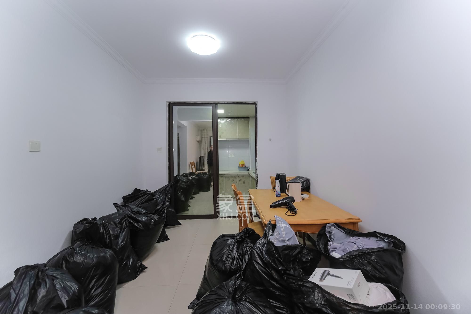 水渡家园  2室2厅1卫    42.0万客厅