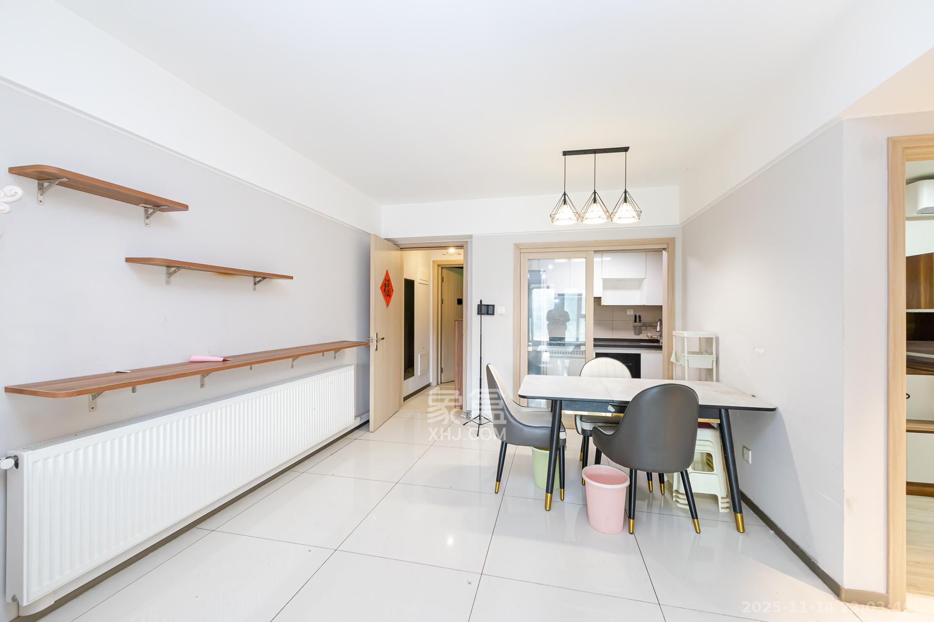 时代倾城五期  2室2厅1卫    69.5万客厅