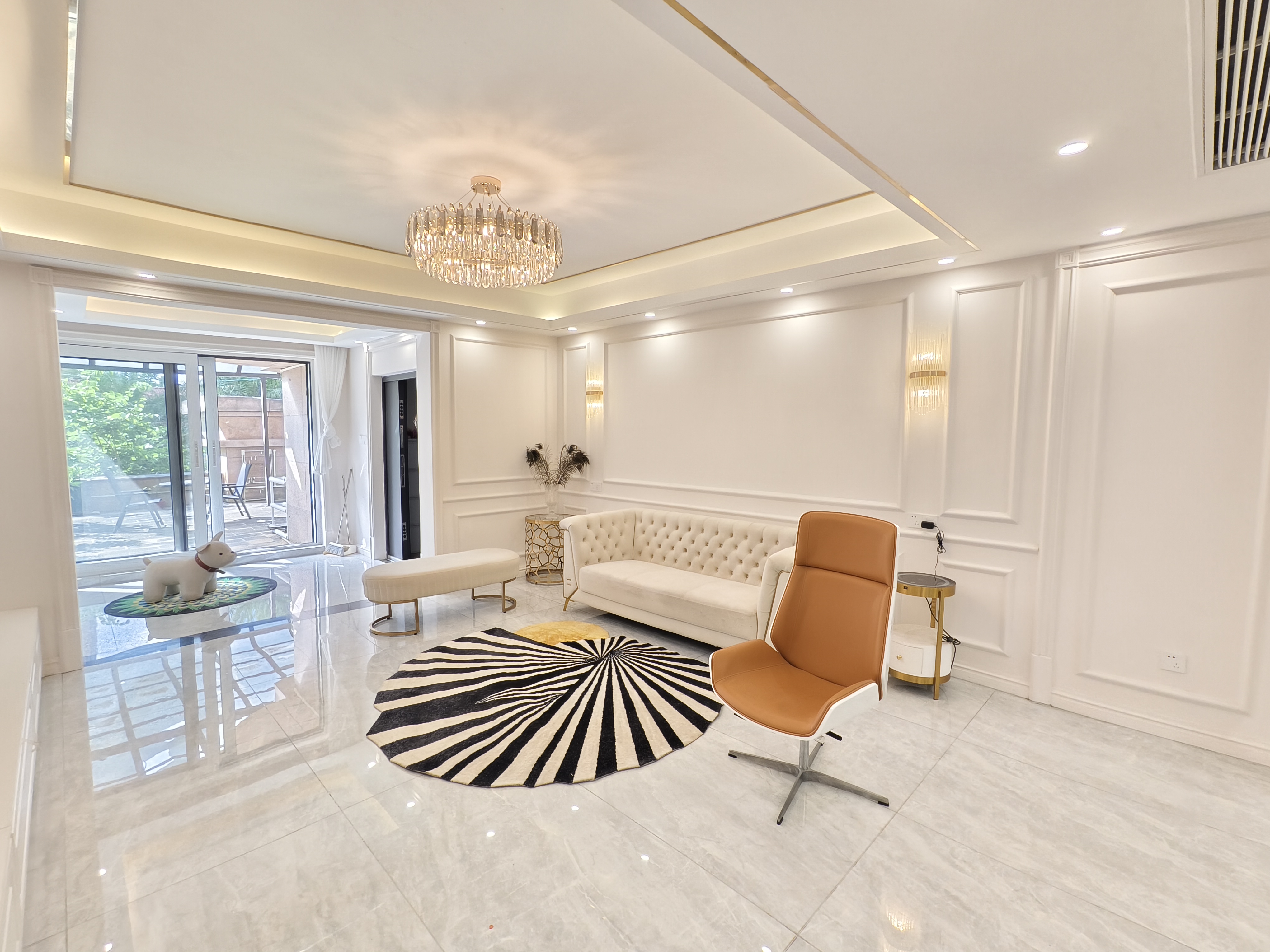 海阔天空-国瑞城二期（雅仕苑）  5室2厅2卫    8500.0元/月