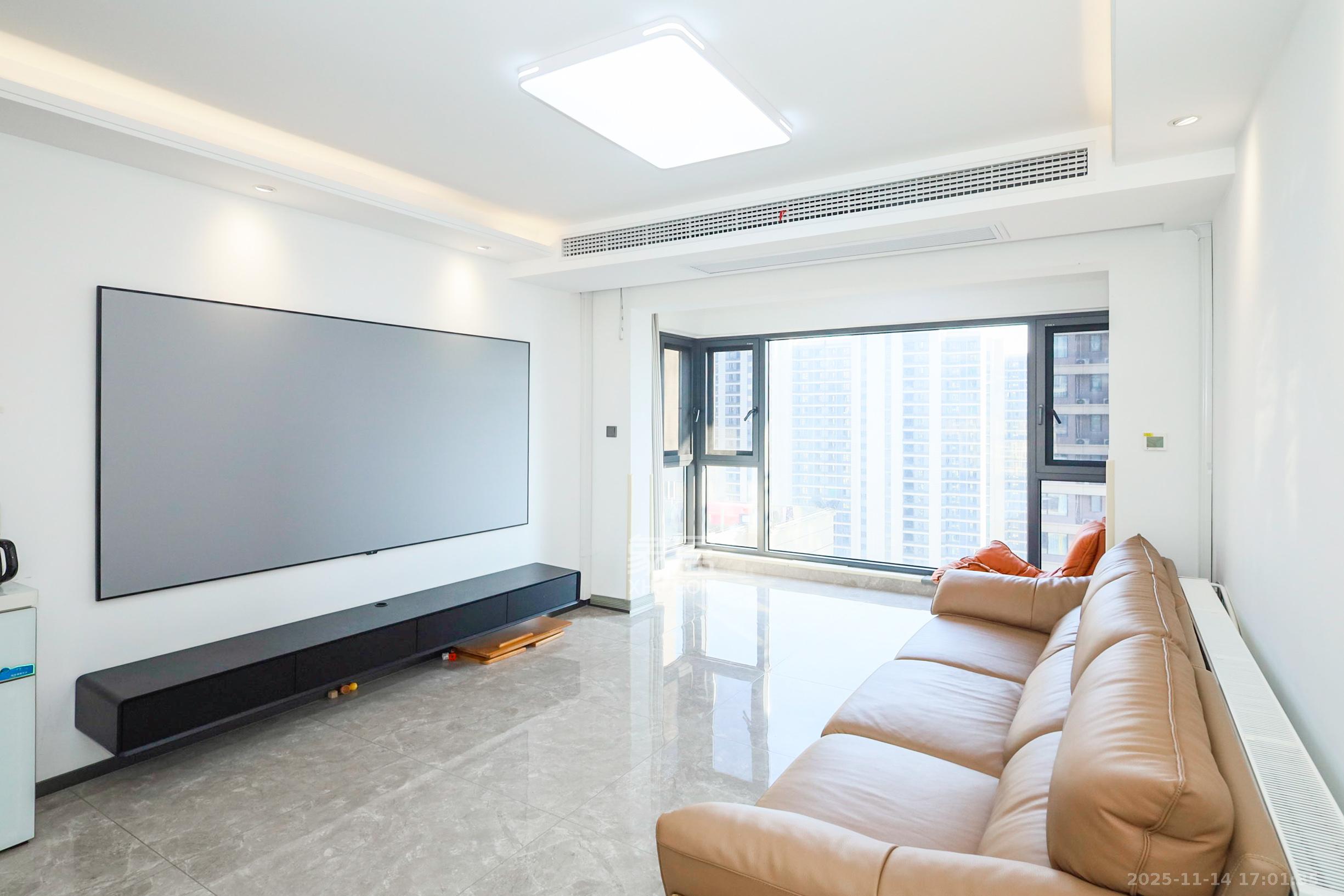 招商华发依云曦城  4室2厅2卫    121.8万客厅