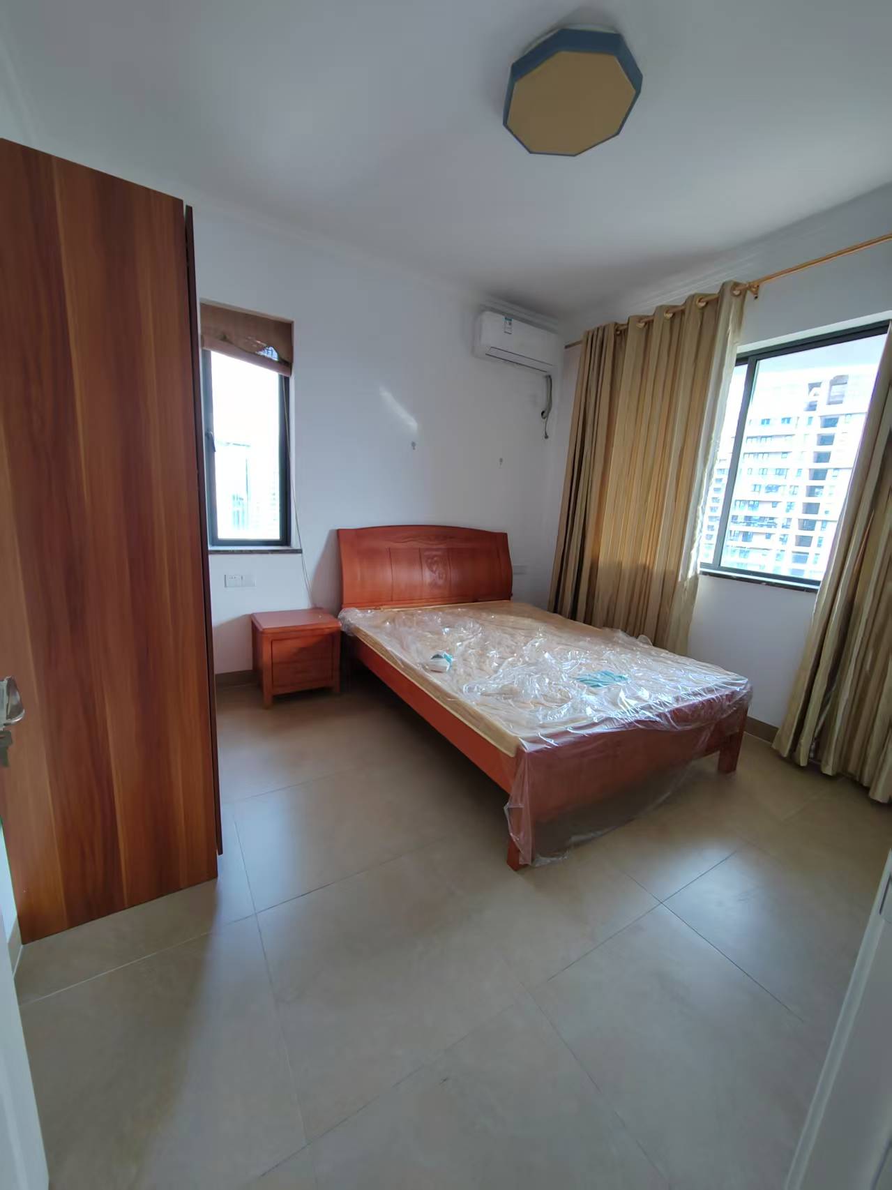 绿地海长流一期  3室2厅1卫    2000.0元/月