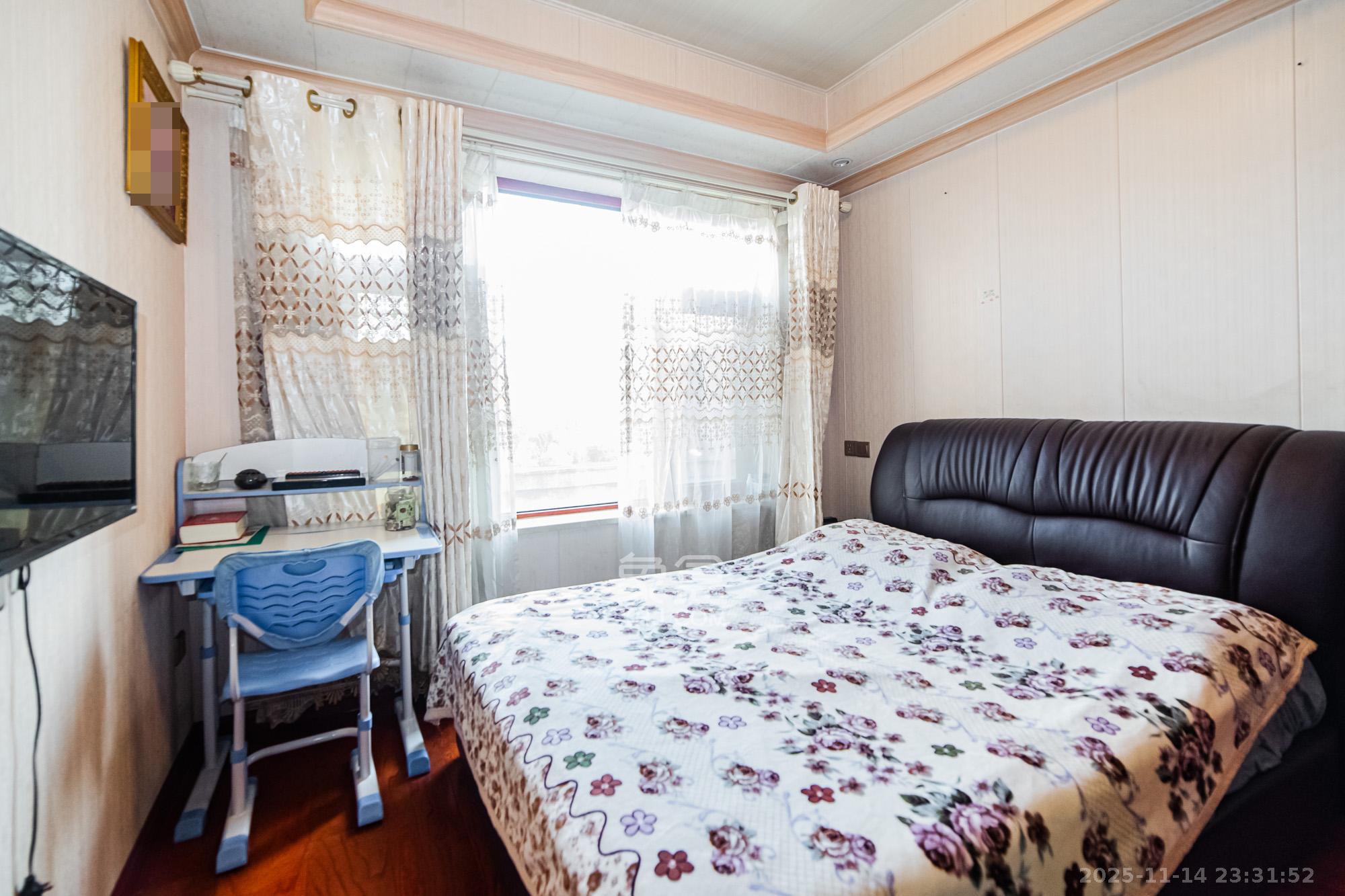 五矿沁园金城(春和景园) 4室2厅2卫 125.0万 五矿沁园金城(春和景园) 4室2厅2卫 125.0万卧室