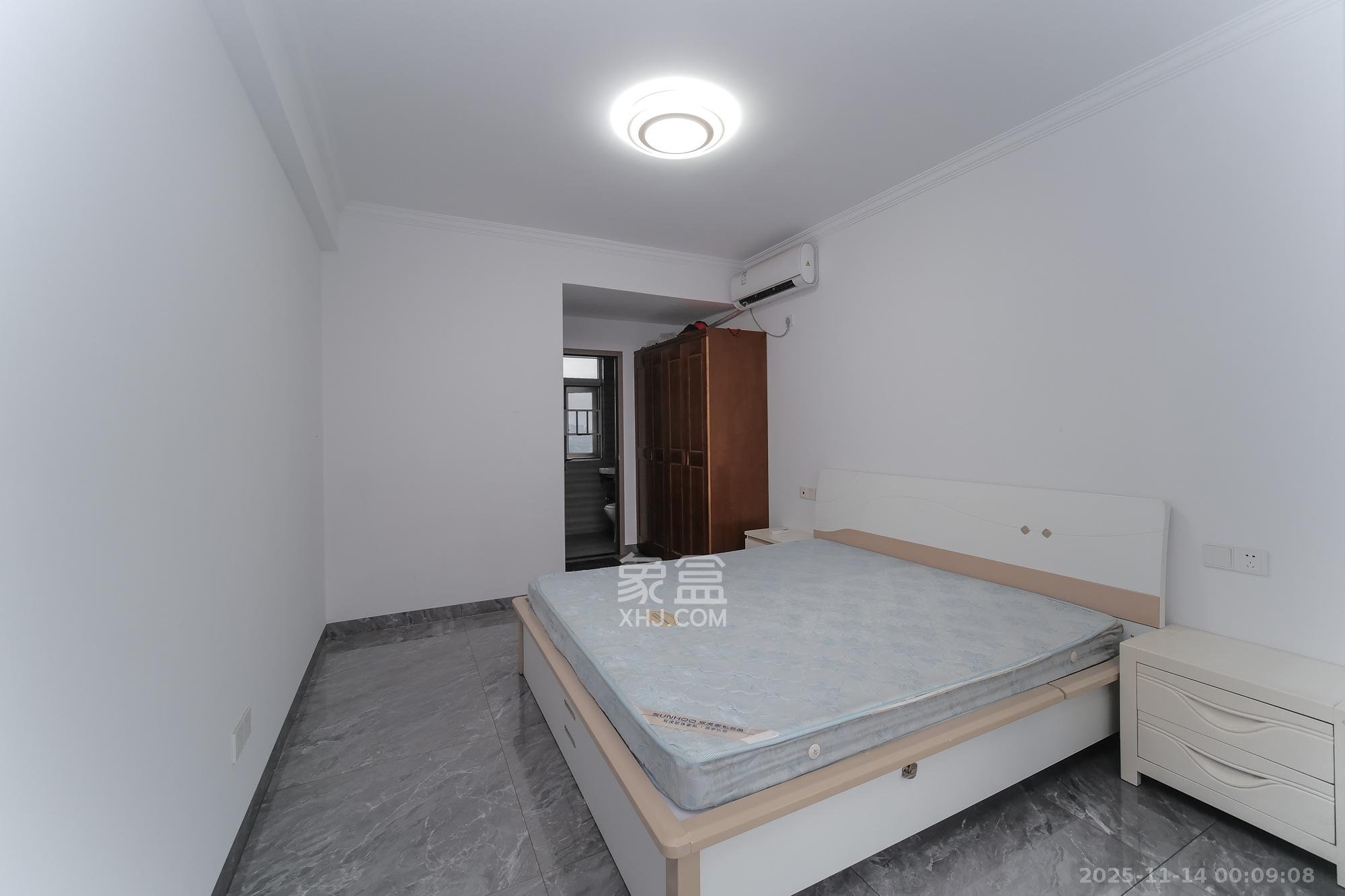 和悦城(蟠龙景苑)  3室2厅2卫    66.0万卧室