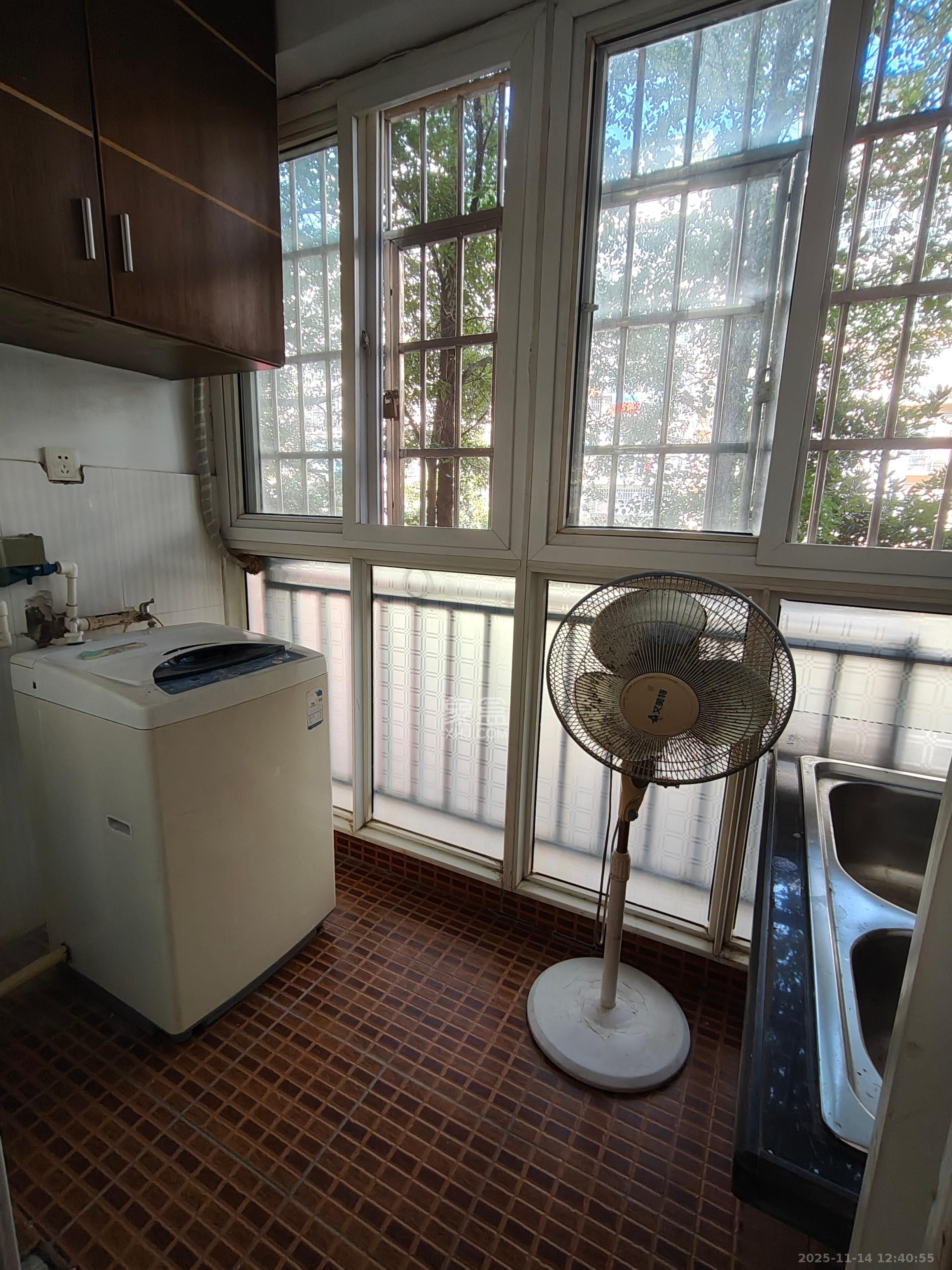 东方名都百草园  3室2厅1卫    1600.0元/月室内图