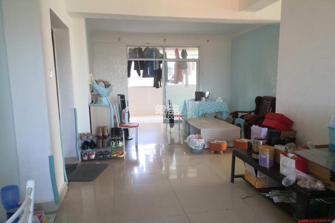 润芳园 3室2厅1卫 2000.0元/月 润芳园 3室2厅1卫 2000.0元/月室内图