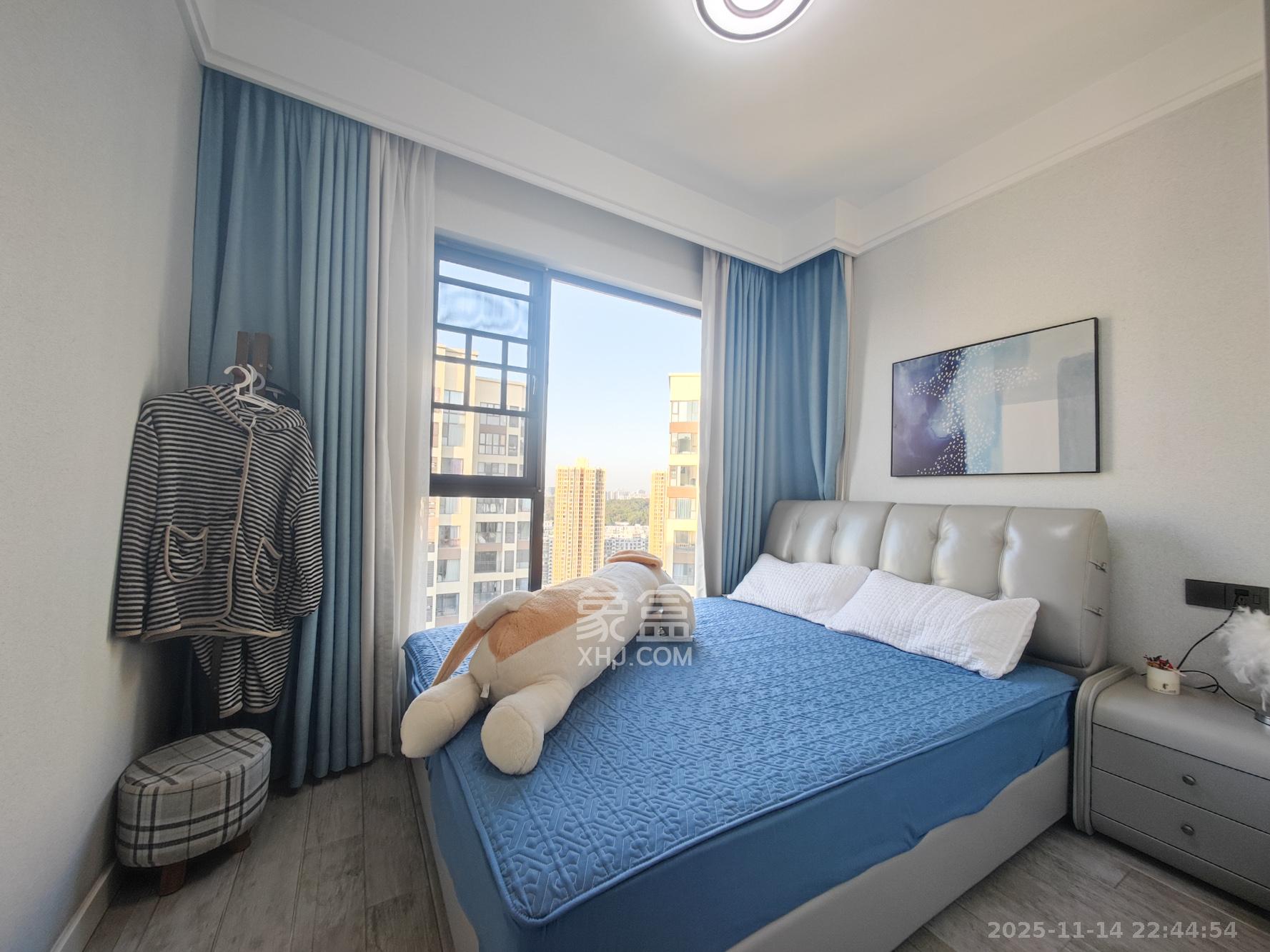 卓越蔚蓝城邦 4室2厅2卫 130.0万 卓越蔚蓝城邦 4室2厅2卫 130.0万卧室