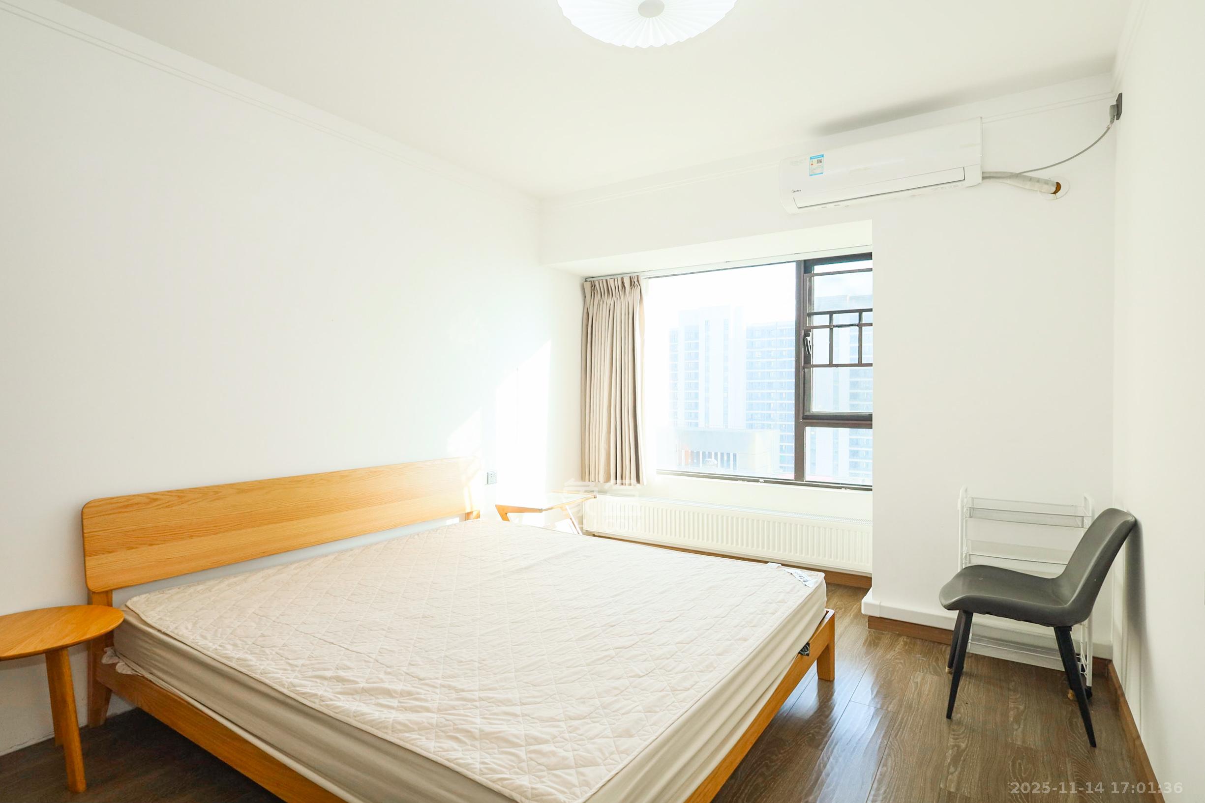 招商华发依云曦城  4室2厅2卫    121.8万卧室