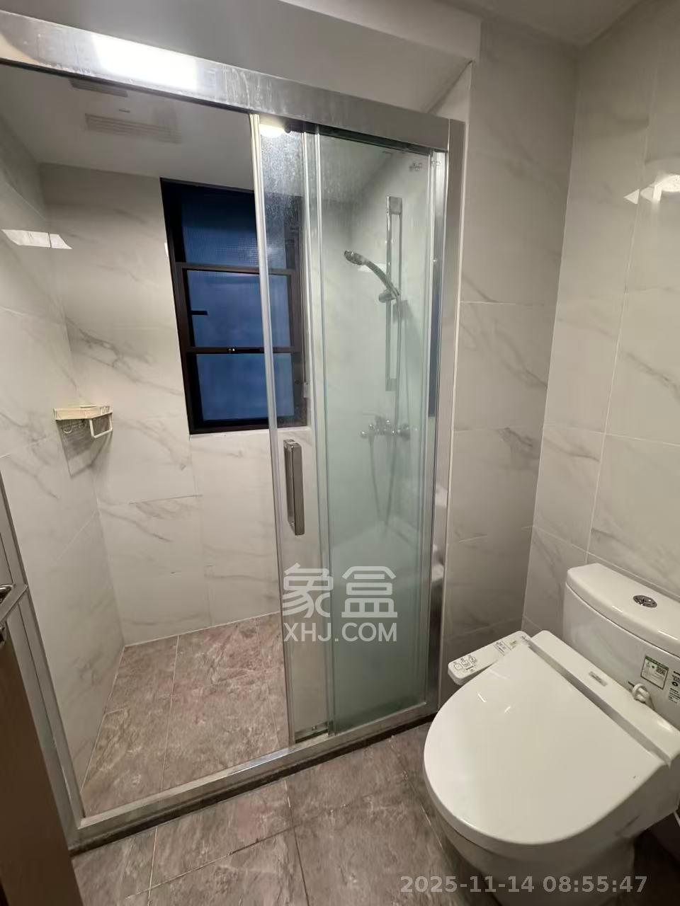 招商华发依云曦城  4室2厅2卫    2800.0元/月室内图