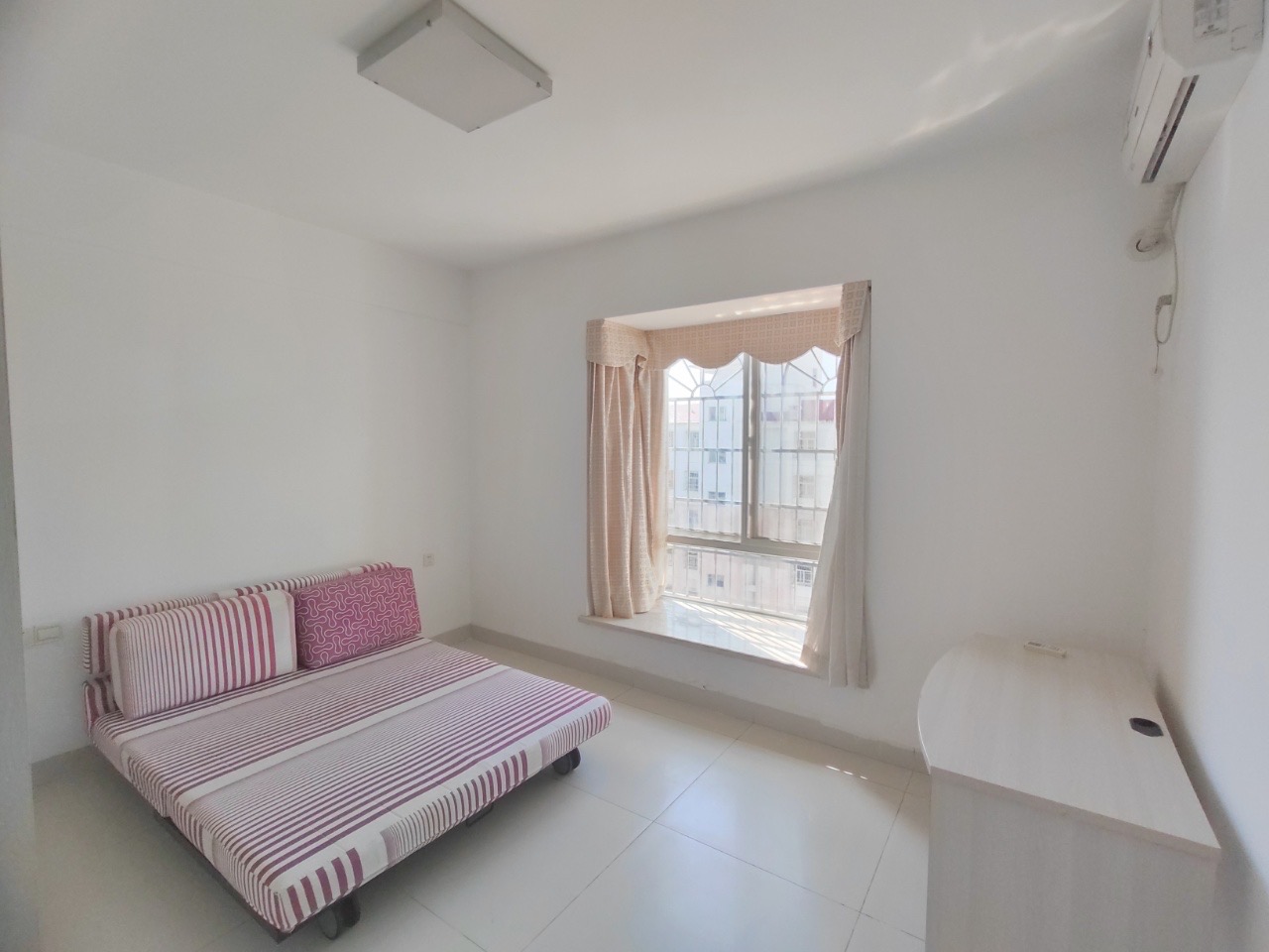 八一小区 4室2厅2卫 4000.0元/月 八一小区 4室2厅2卫 4000.0元/月室内图