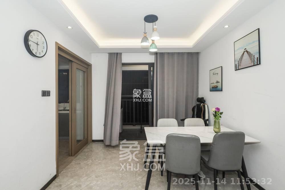 招商华发依云曦城  4室2厅2卫    2600.0元/月室内图