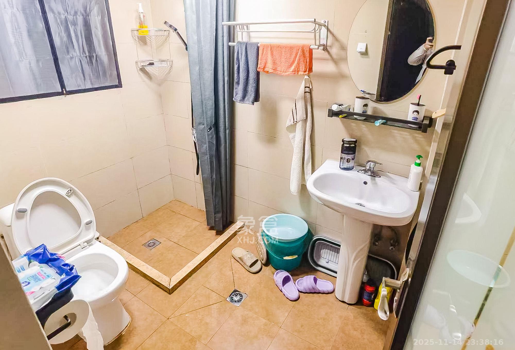 湘江北尚  1室2厅1卫    138.0万卫生间