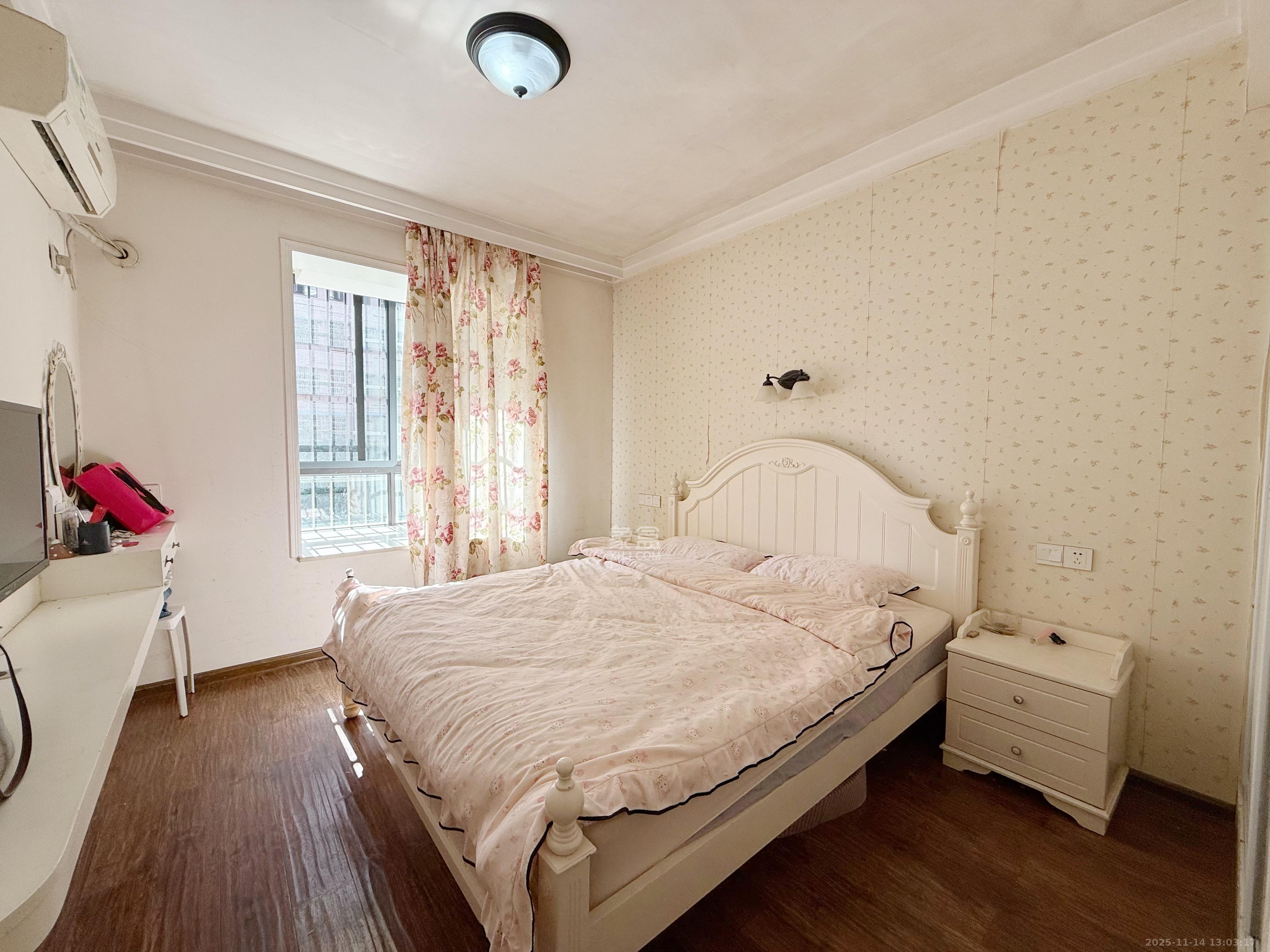 华润凤凰城一期  3室2厅1卫    2100.0元/月室内图