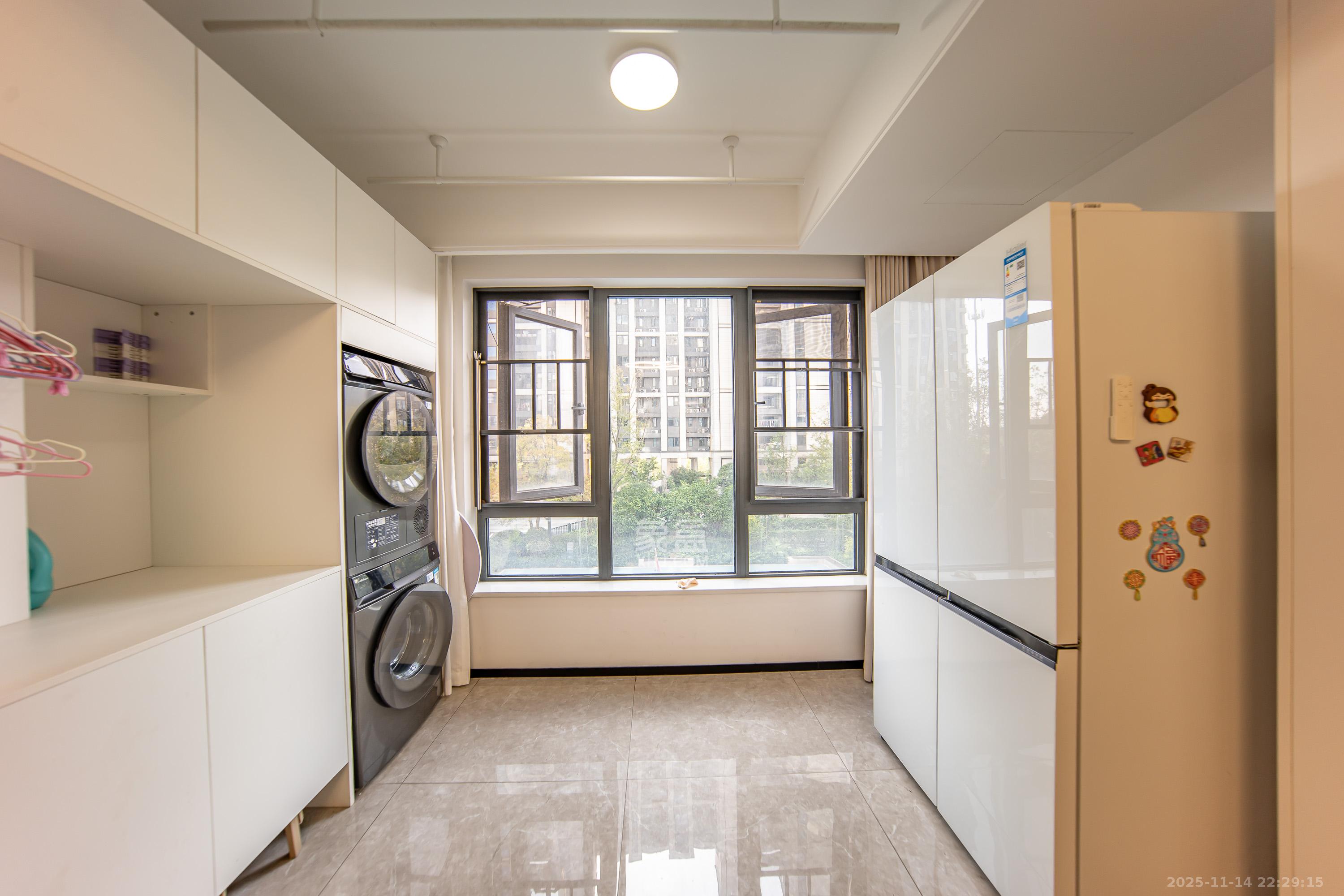 华润凯旋门一期 3室2厅2卫 145.0万 华润凯旋门一期 3室2厅2卫 145.0万阳台