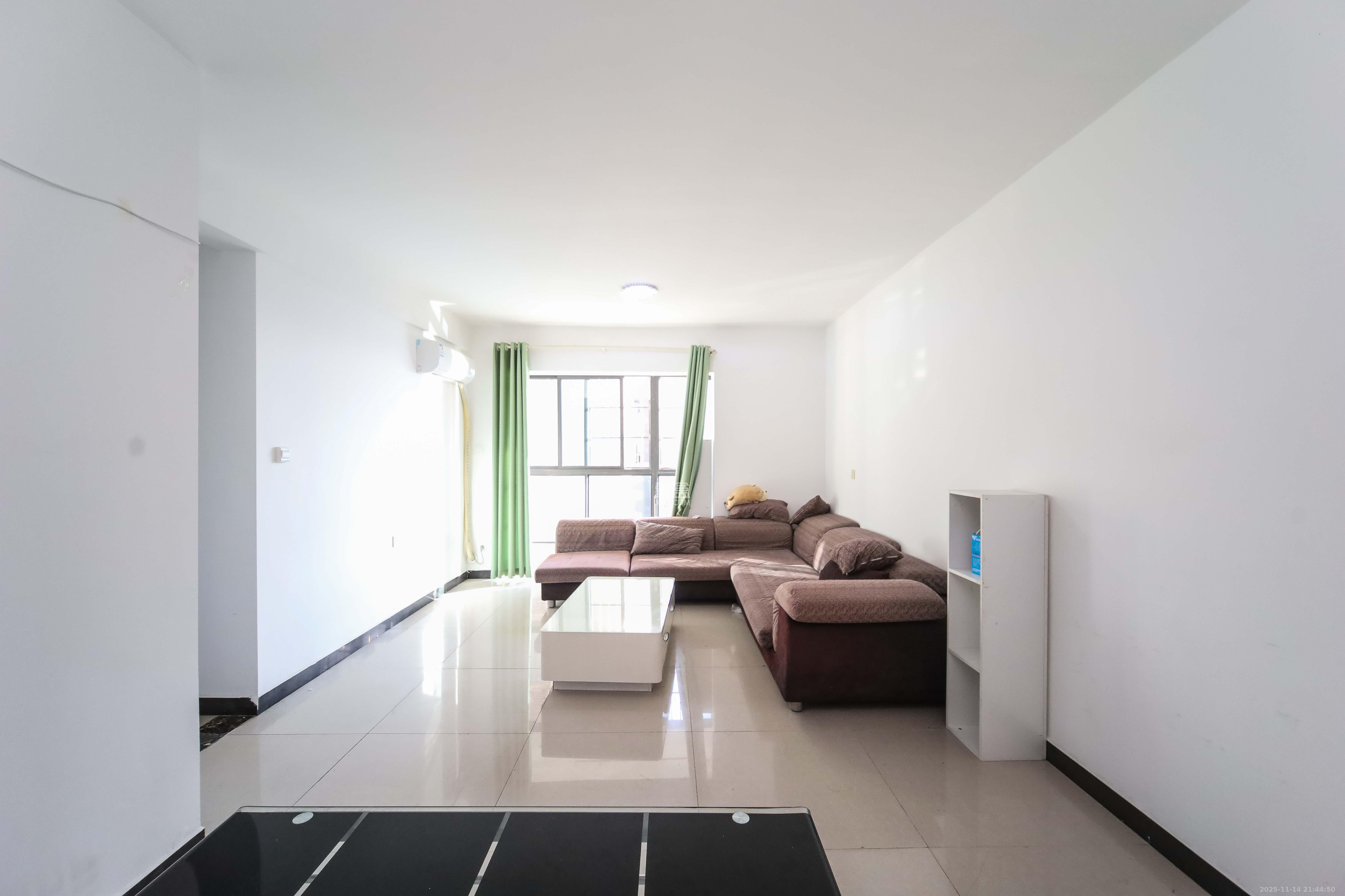 华城广场 2室1厅1卫 69.8万 华城广场 2室1厅1卫 69.8万客厅