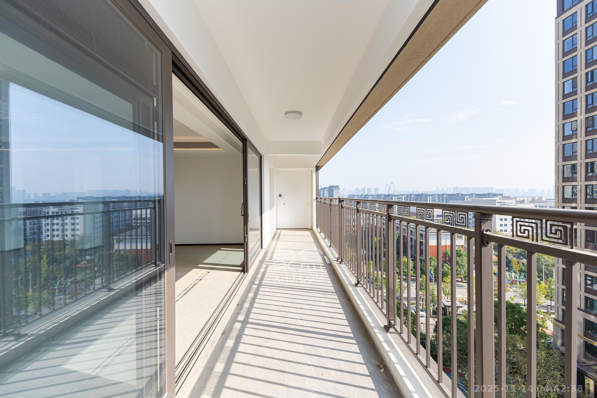 时代建发和著  4室2厅1卫    330.0万阳台