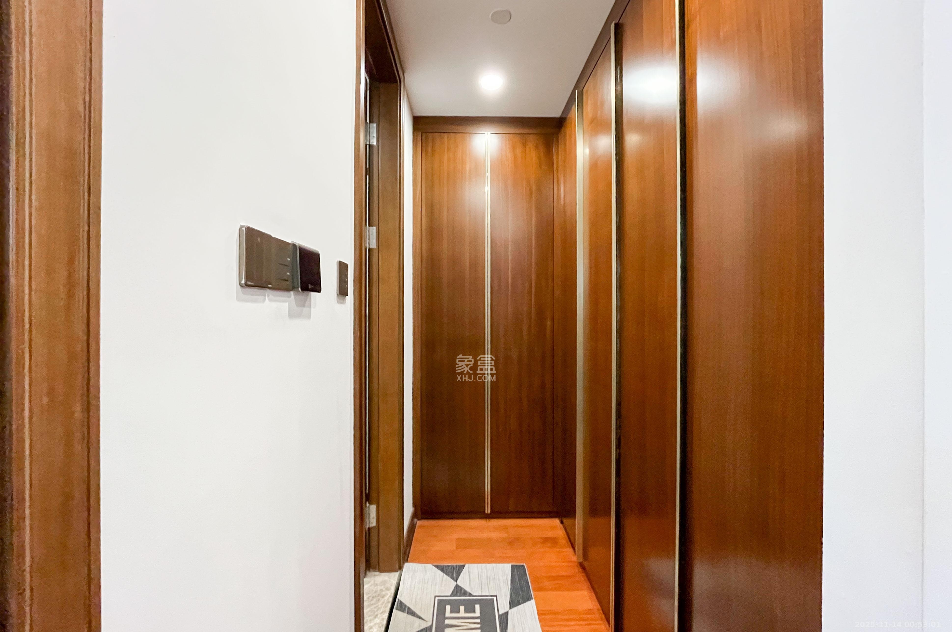 中海梅溪湖壹号  4室2厅2卫    700.0万其他