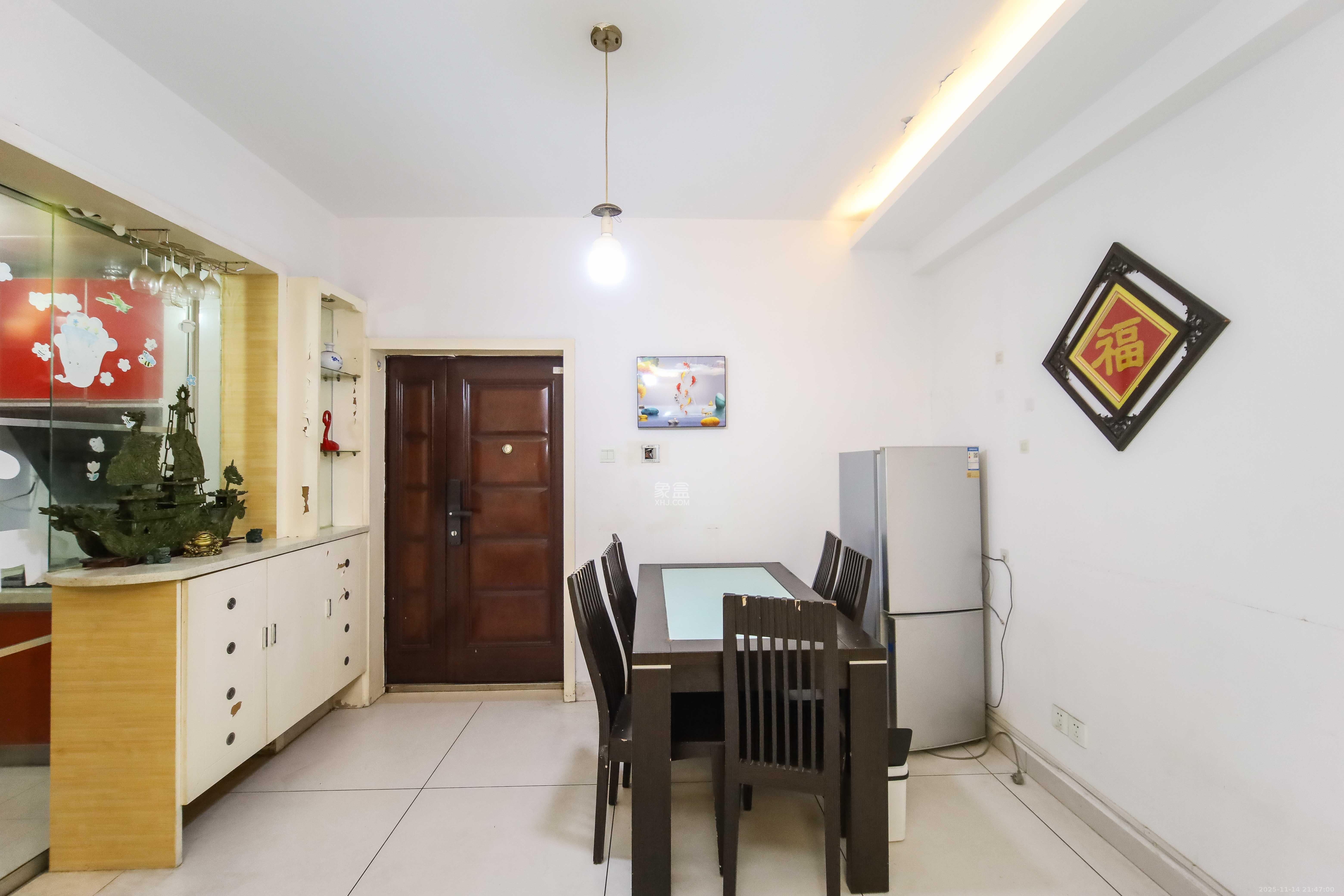 上东辛顿公寓  2室2厅1卫    70.0万客厅