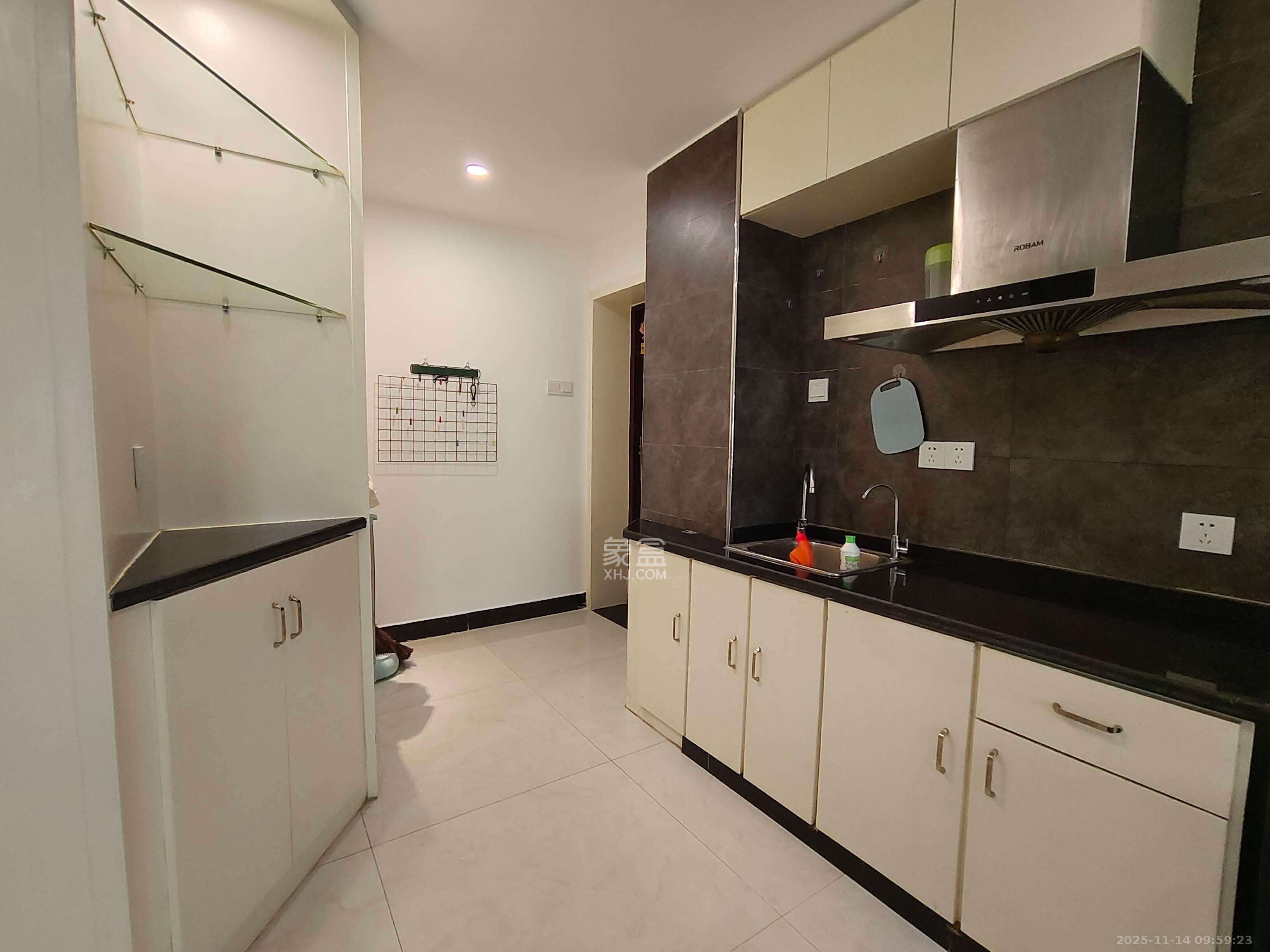 融圣国际 2室1厅1卫 1800.0元/月 融圣国际 2室1厅1卫 1800.0元/月室内图