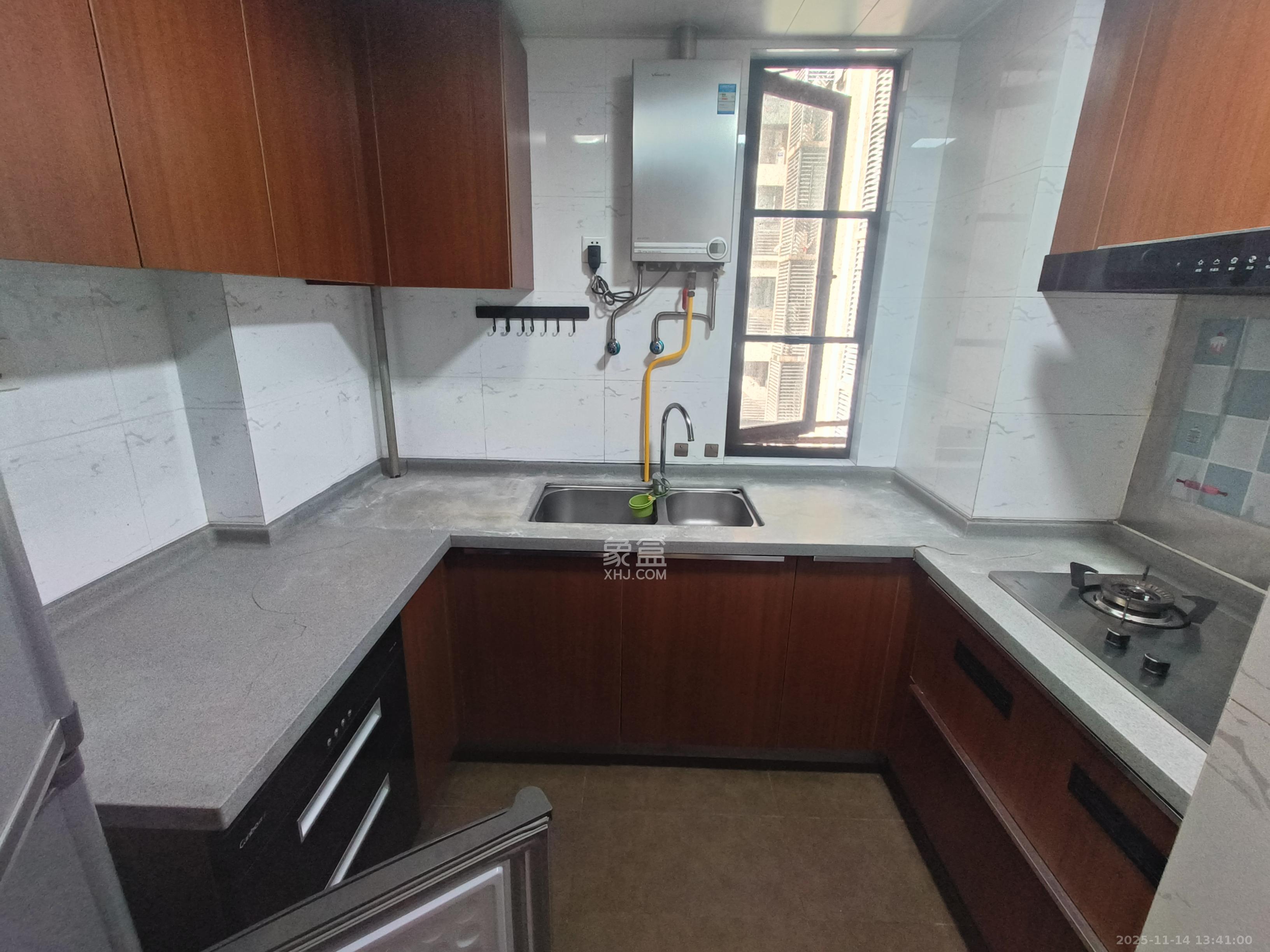 万科城 3室2厅1卫 2400.0元/月 万科城 3室2厅1卫 2400.0元/月室内图