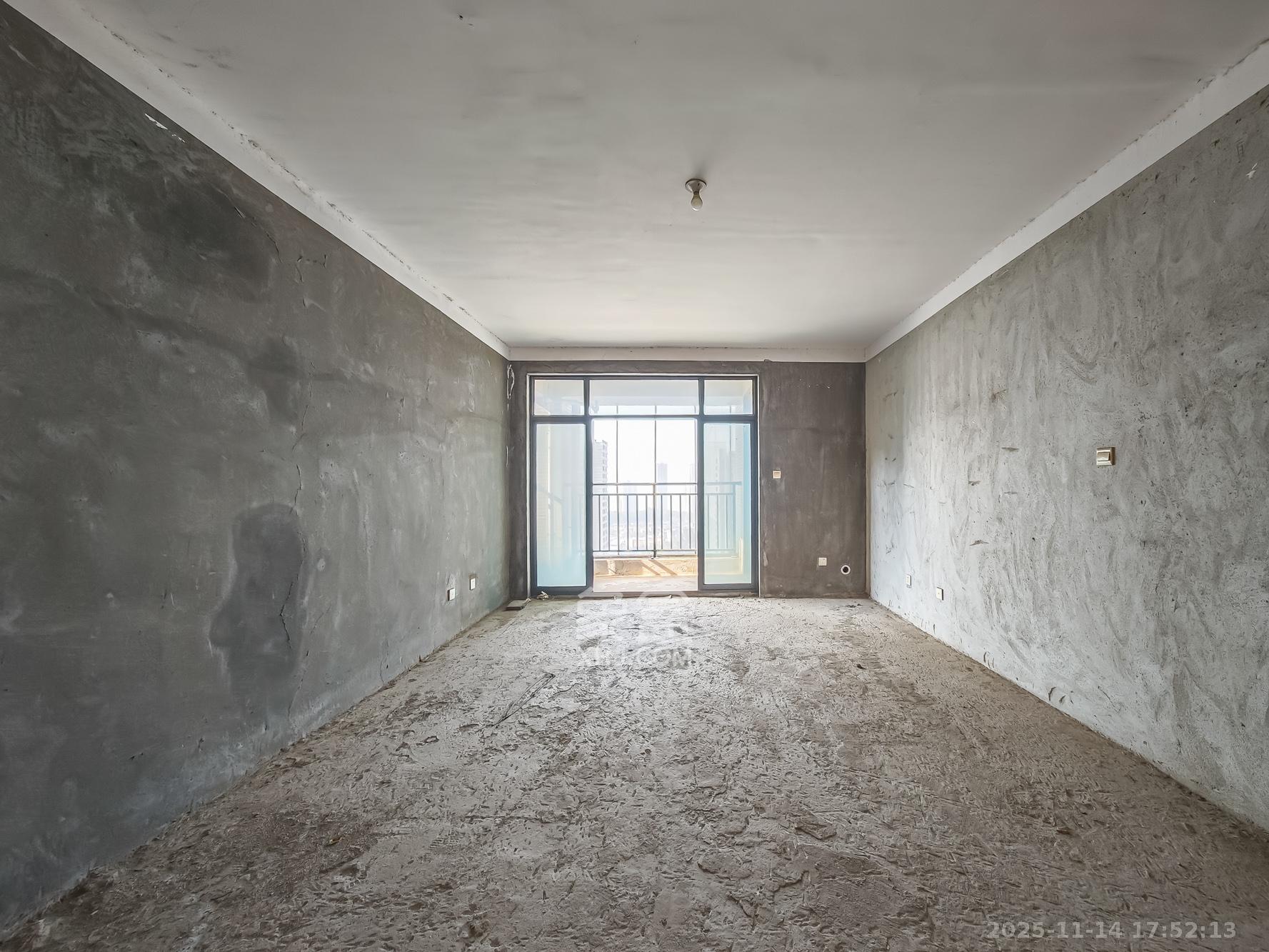 极目楚天  1室2厅2卫    90.0万