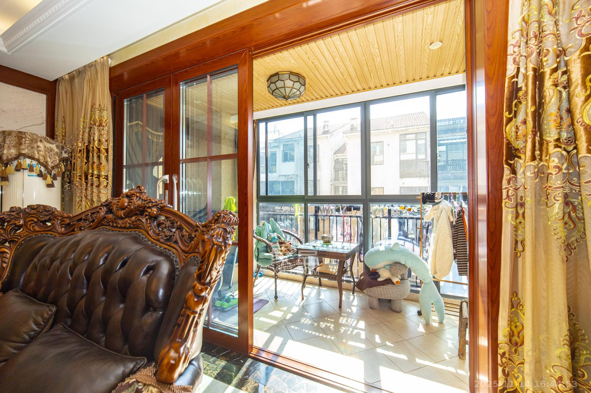 美林水郡 4室2厅2卫 207.0万 美林水郡 4室2厅2卫 207.0万阳台