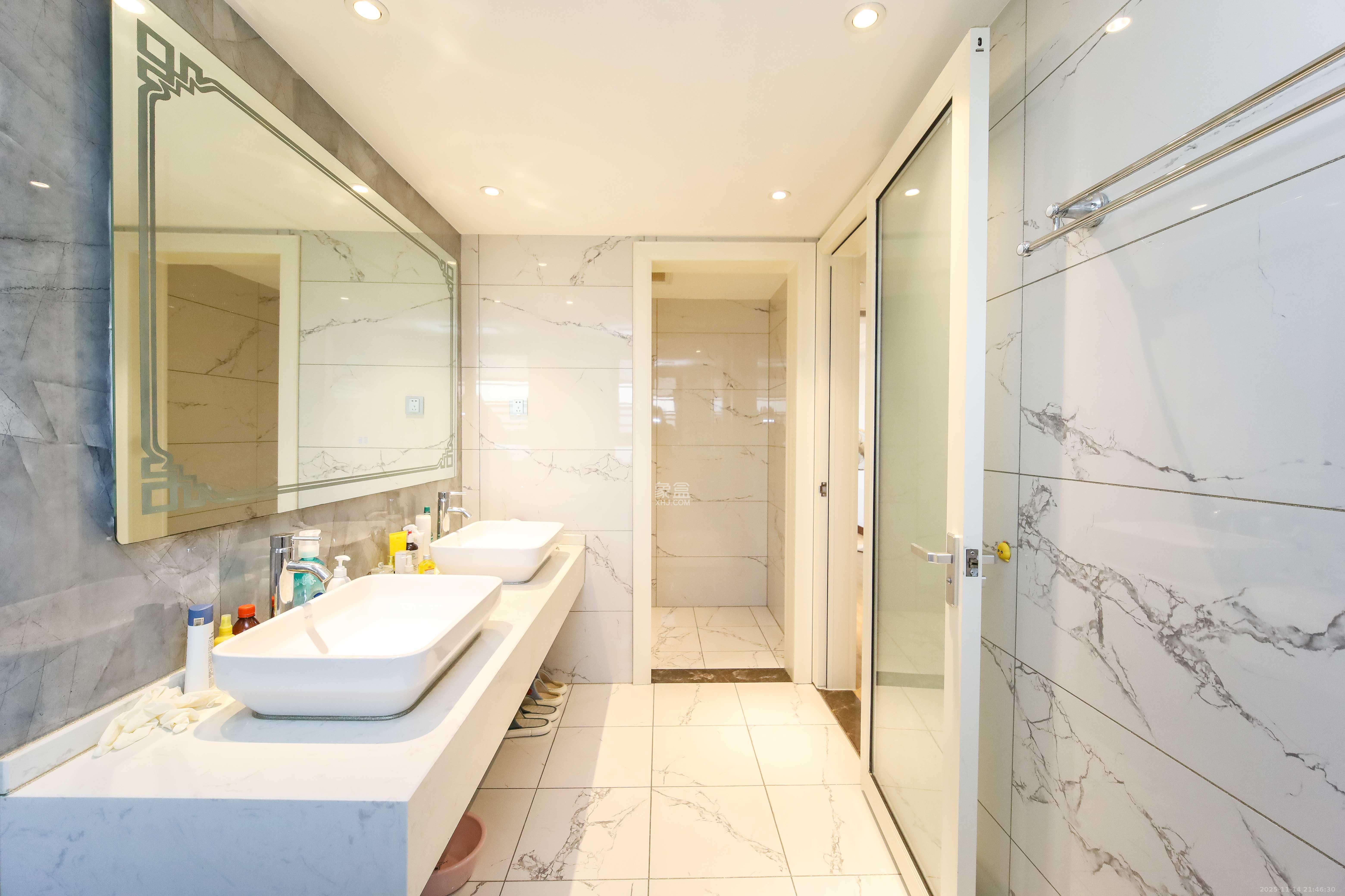 万科金域蓝湾 4室2厅2卫 550.0万 万科金域蓝湾 4室2厅2卫 550.0万卫生间