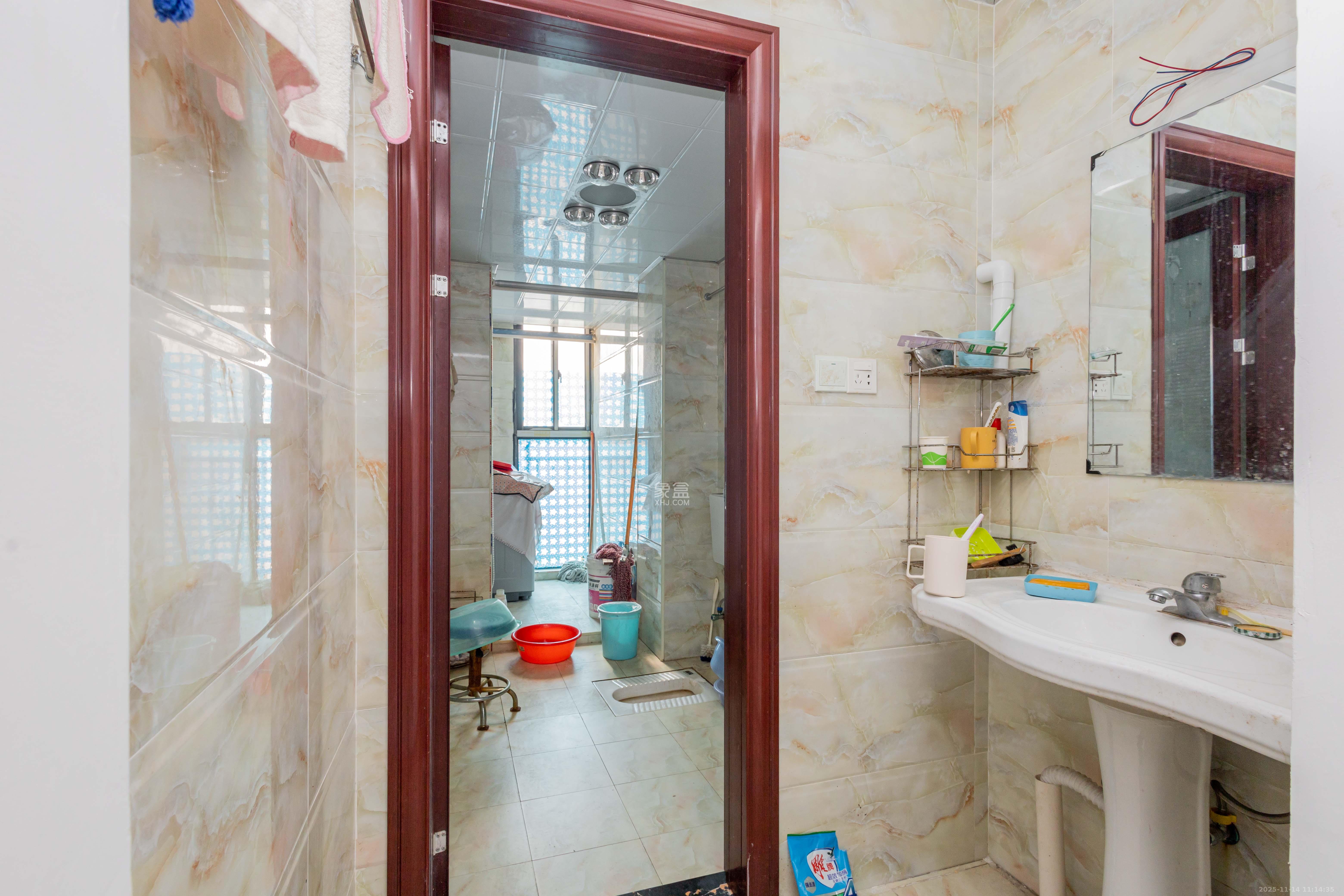 东业上城嘉苑(晟悦国际) 2室2厅1卫 48.8万 东业上城嘉苑(晟悦国际) 2室2厅1卫 48.8万卫生间