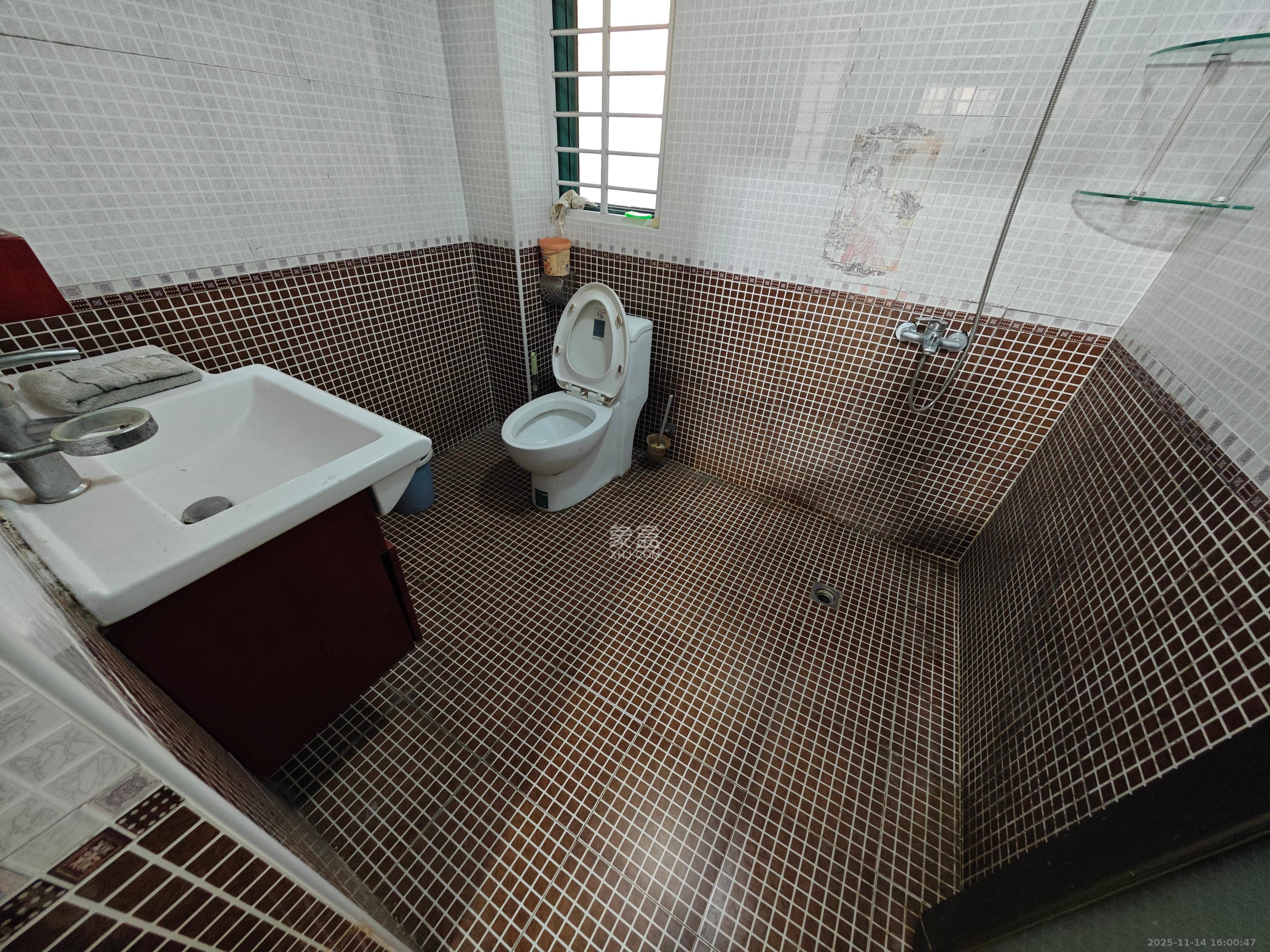 华盛世纪新城  4室2厅2卫    2000.0元/月室内图