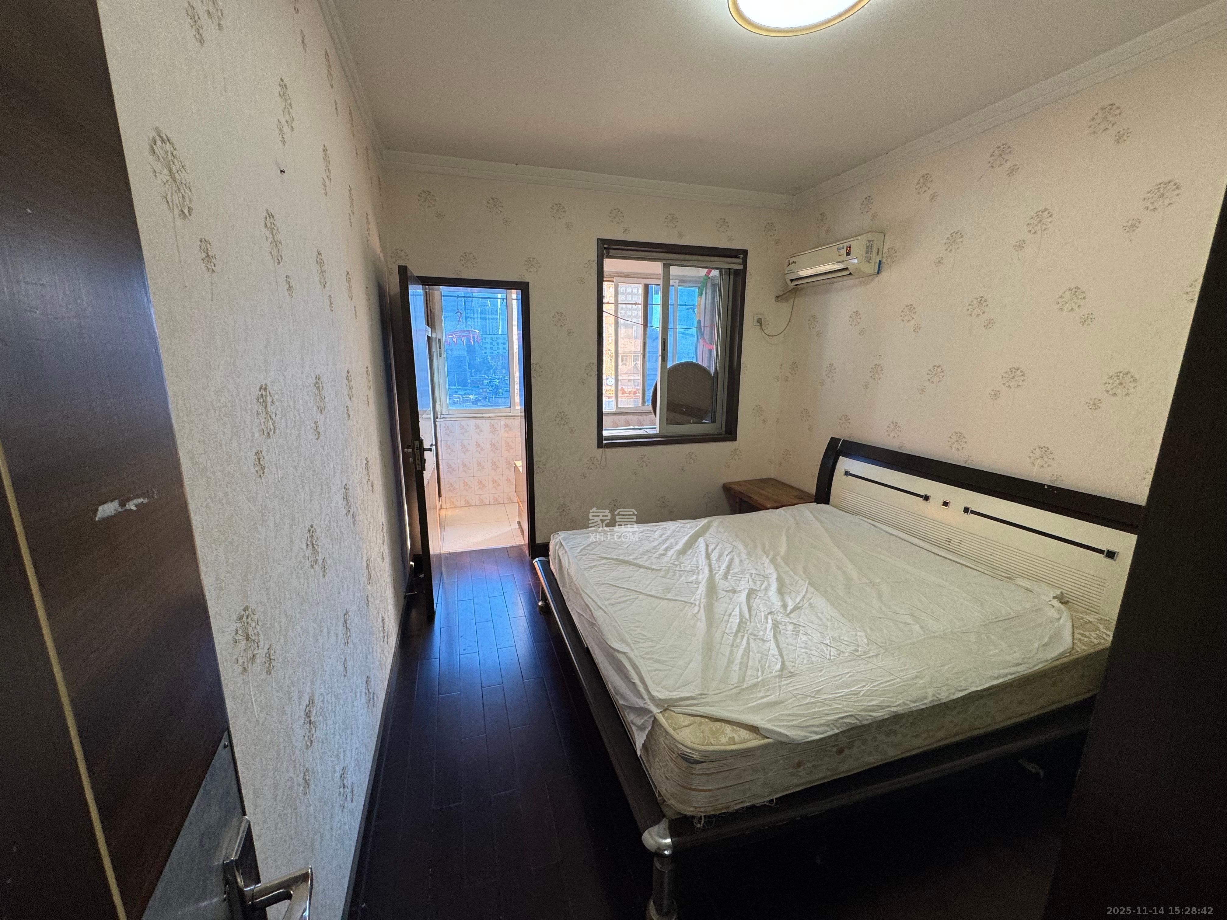 市教委单位房 3室1厅1卫 2300.0元/月 市教委单位房 3室1厅1卫 2300.0元/月室内图