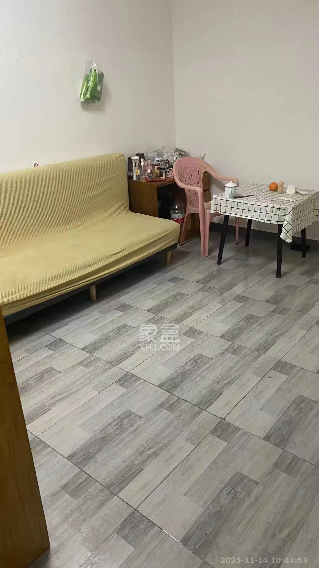 解放四村石子冲 1室1厅1卫 1200.0元/月 解放四村石子冲 1室1厅1卫 1200.0元/月室内图