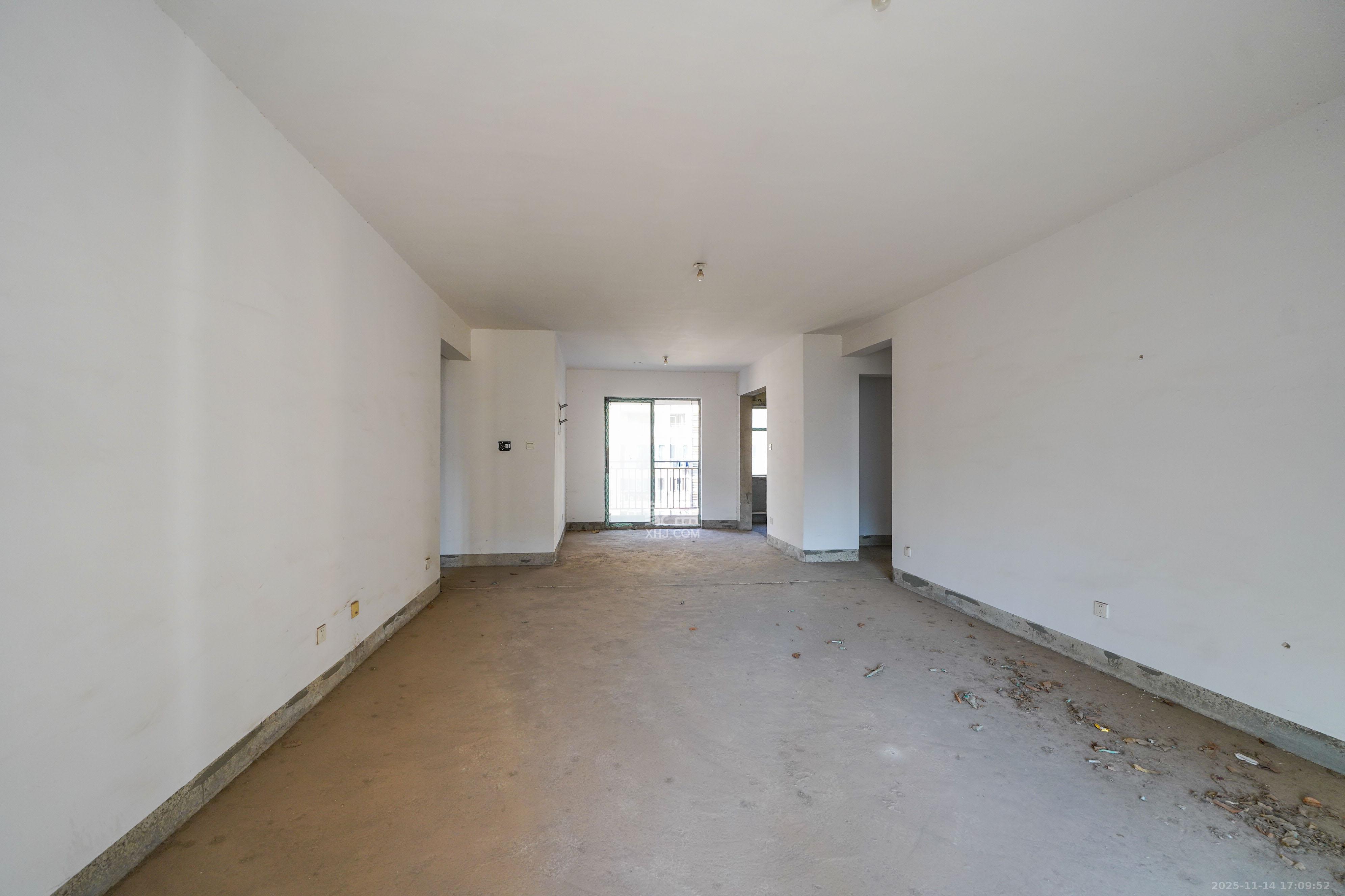 和美星城  4室2厅2卫    105.0万客厅