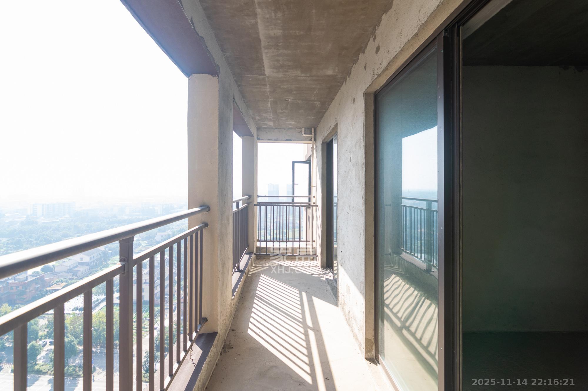 湾田望江府 4室2厅2卫 60.0万 湾田望江府 4室2厅2卫 60.0万阳台