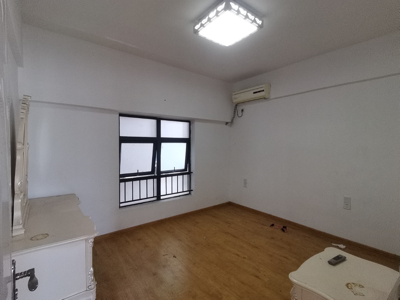 名门广场北区(二期) 3室2厅2卫 3800.0元/月 名门广场北区(二期) 3室2厅2卫 3800.0元/月室内图