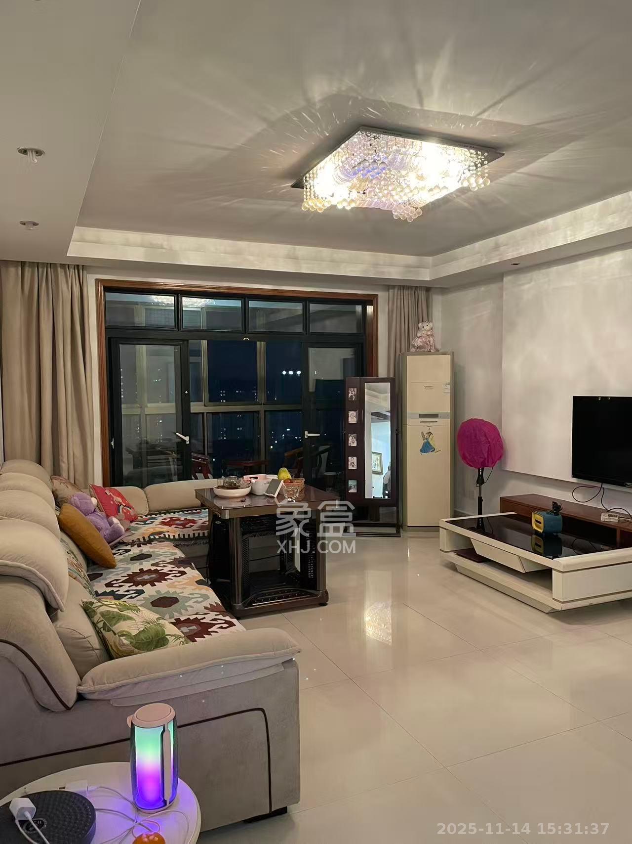 高鑫麓城  3室2厅2卫    3000.0元/月室内图