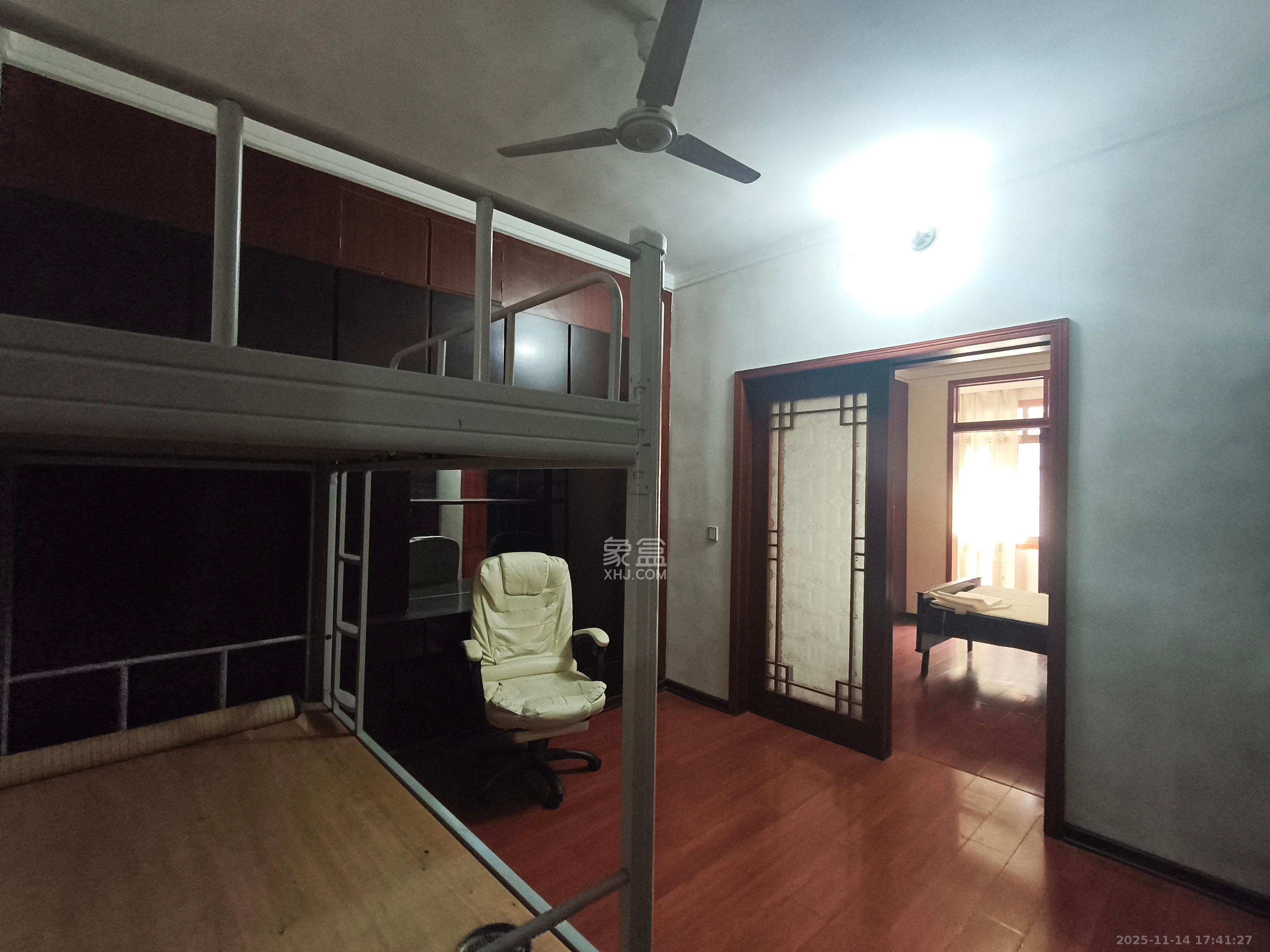 湘仪家园  4室2厅2卫    1900.0元/月室内图