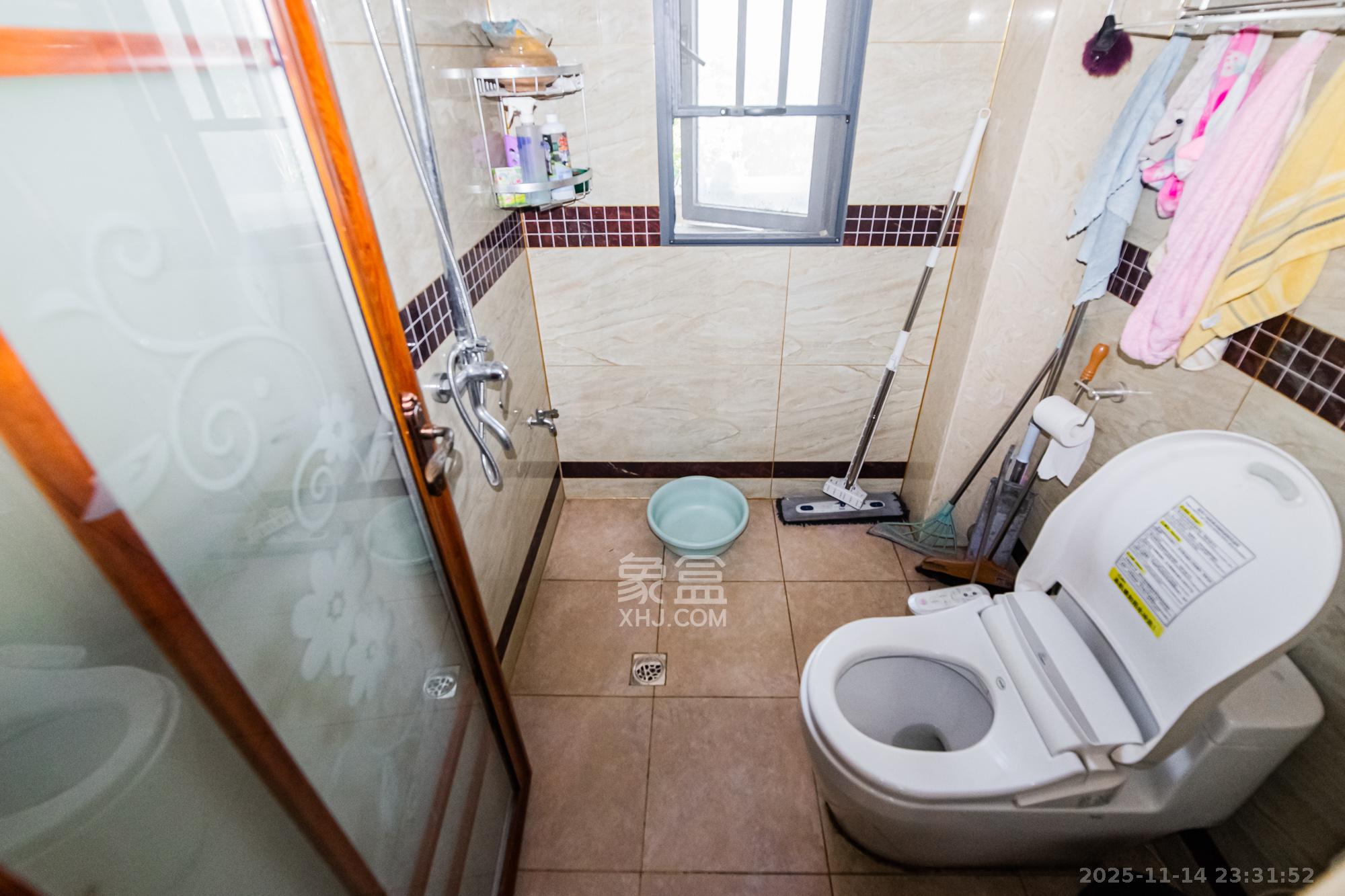 五矿沁园金城(春和景园) 4室2厅2卫 125.0万 五矿沁园金城(春和景园) 4室2厅2卫 125.0万卫生间