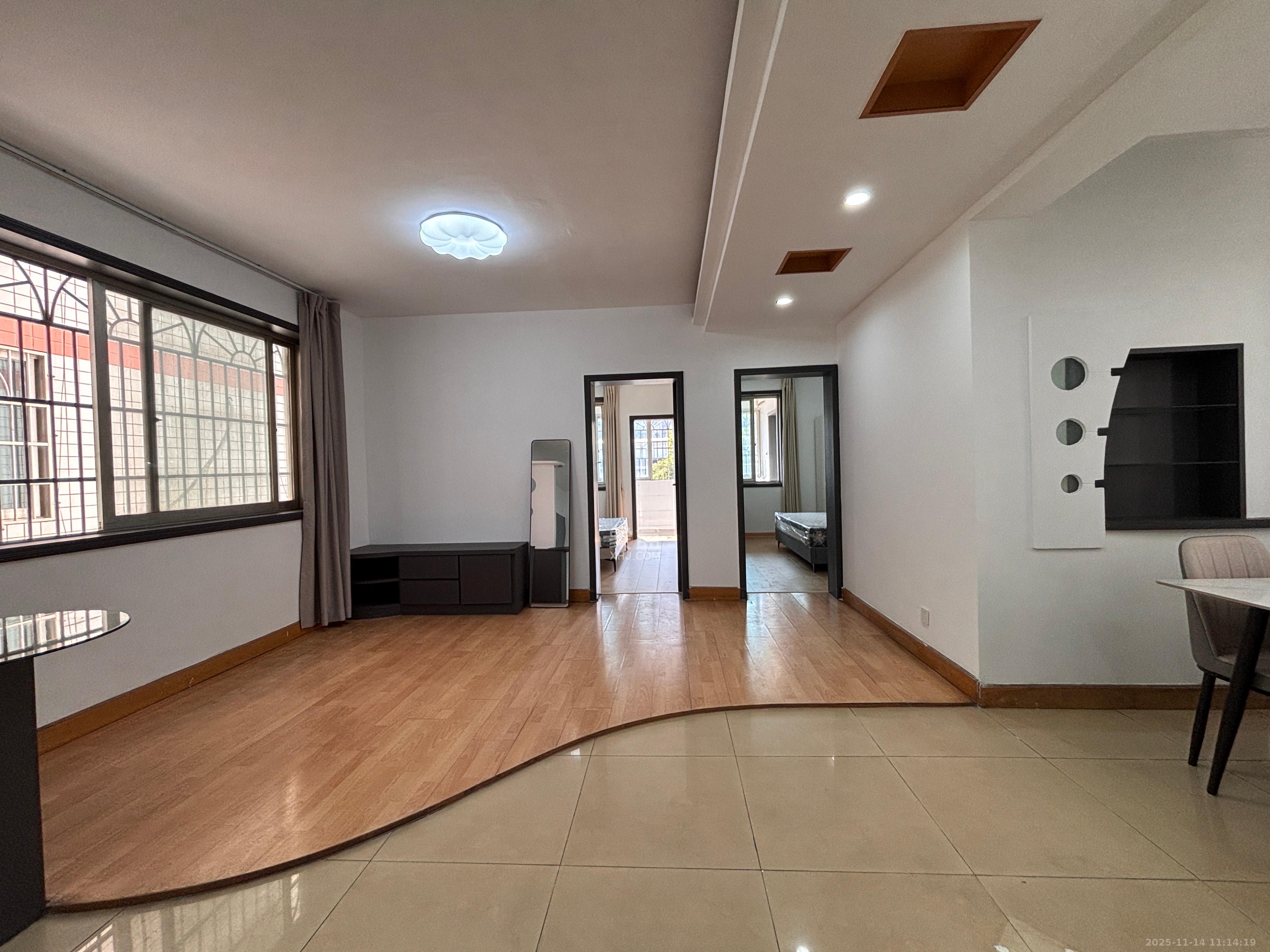 天龙花园  2室2厅1卫    2500.0元/月室内图