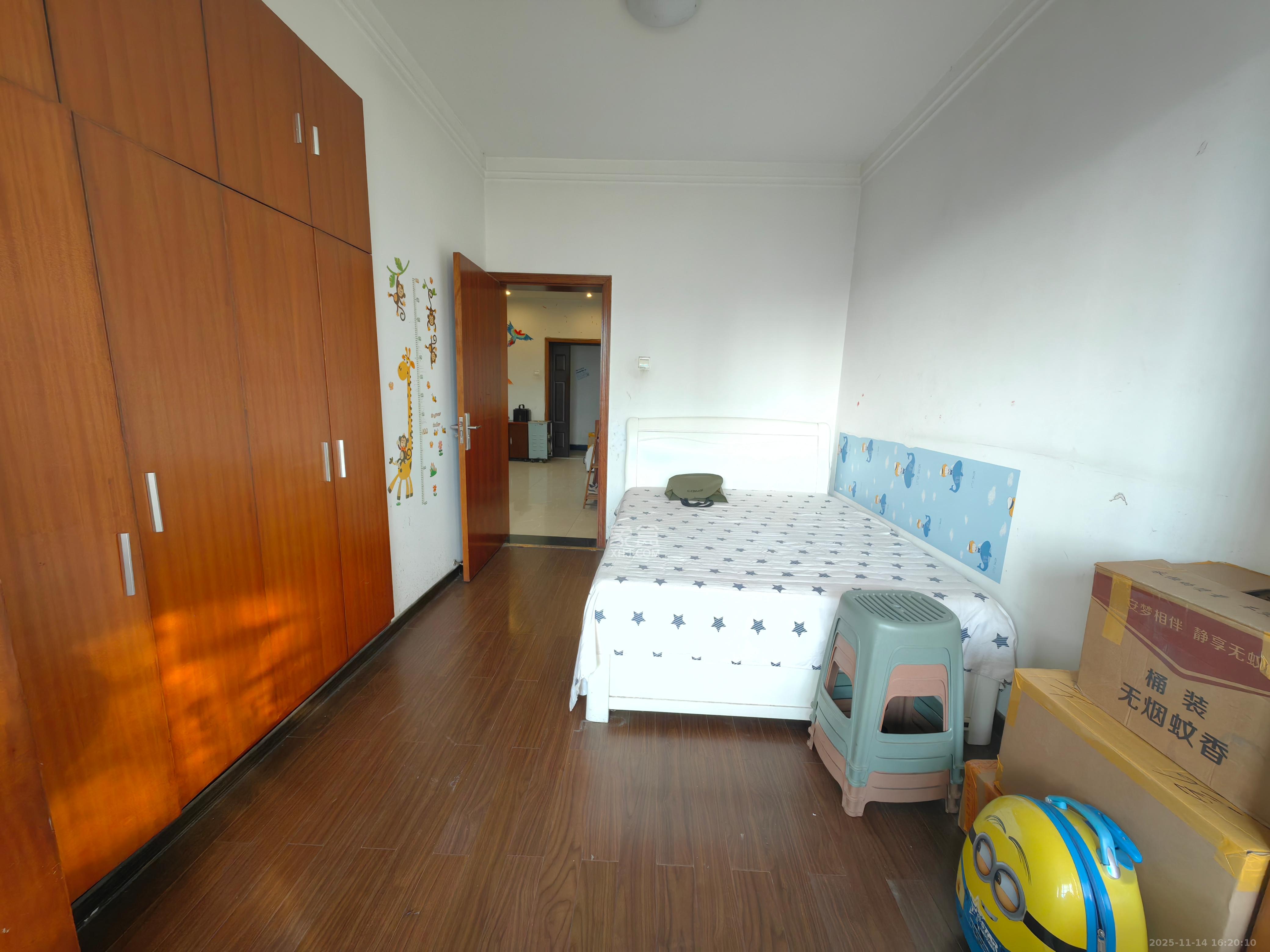 三角花园星城  3室2厅2卫    3500.0元/月室内图