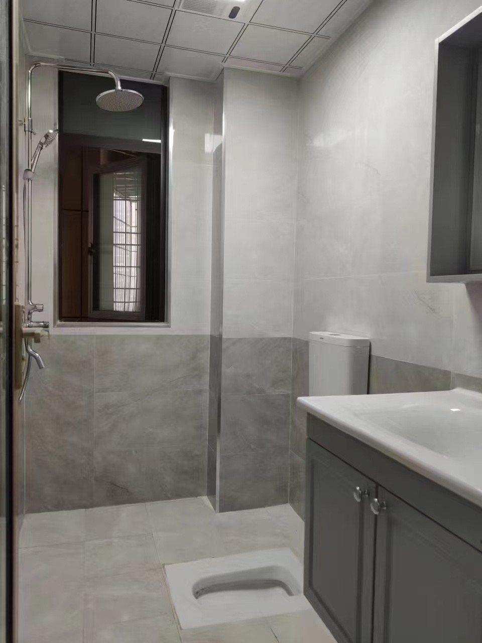 英伦首府金域豪廷 1室1厅1卫 1600.0元/月 英伦首府金域豪廷 1室1厅1卫 1600.0元/月室内图