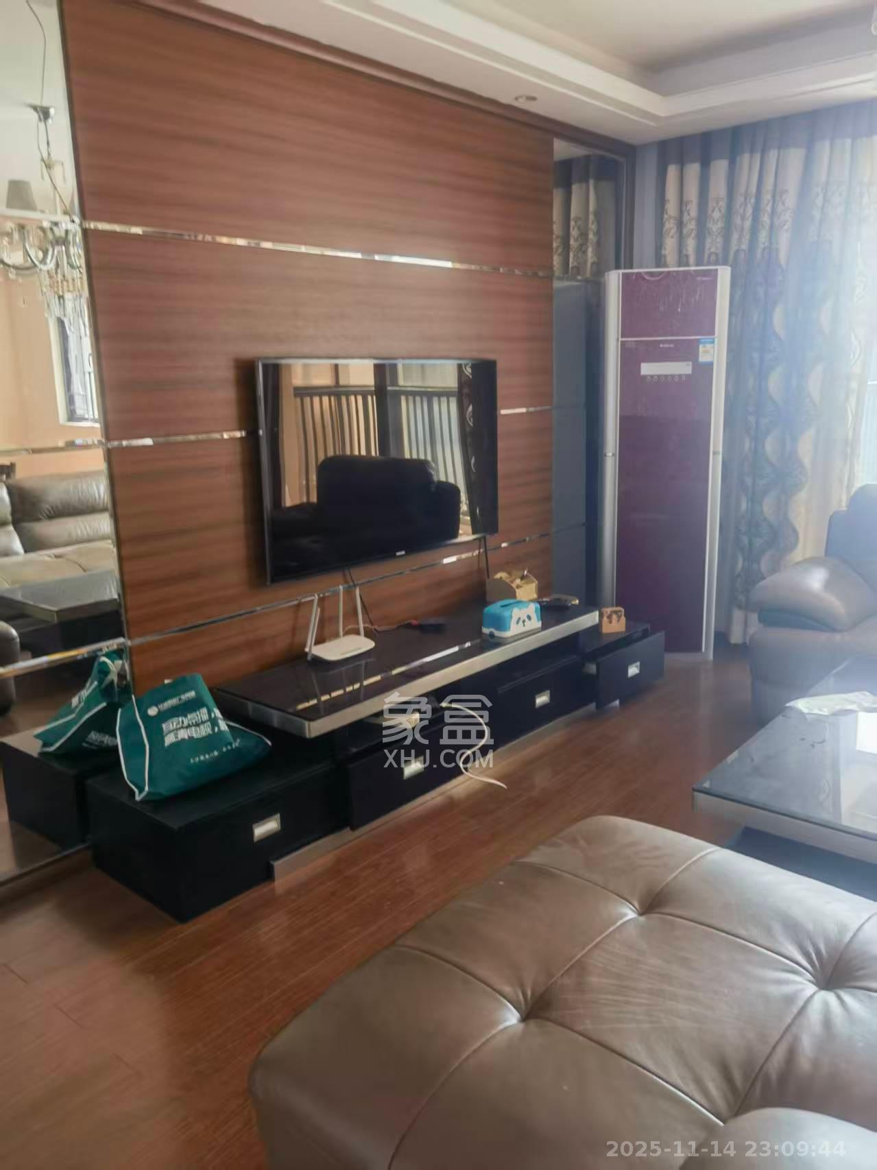 万科金域华府一期  3室2厅2卫    3300.0元/月室内图