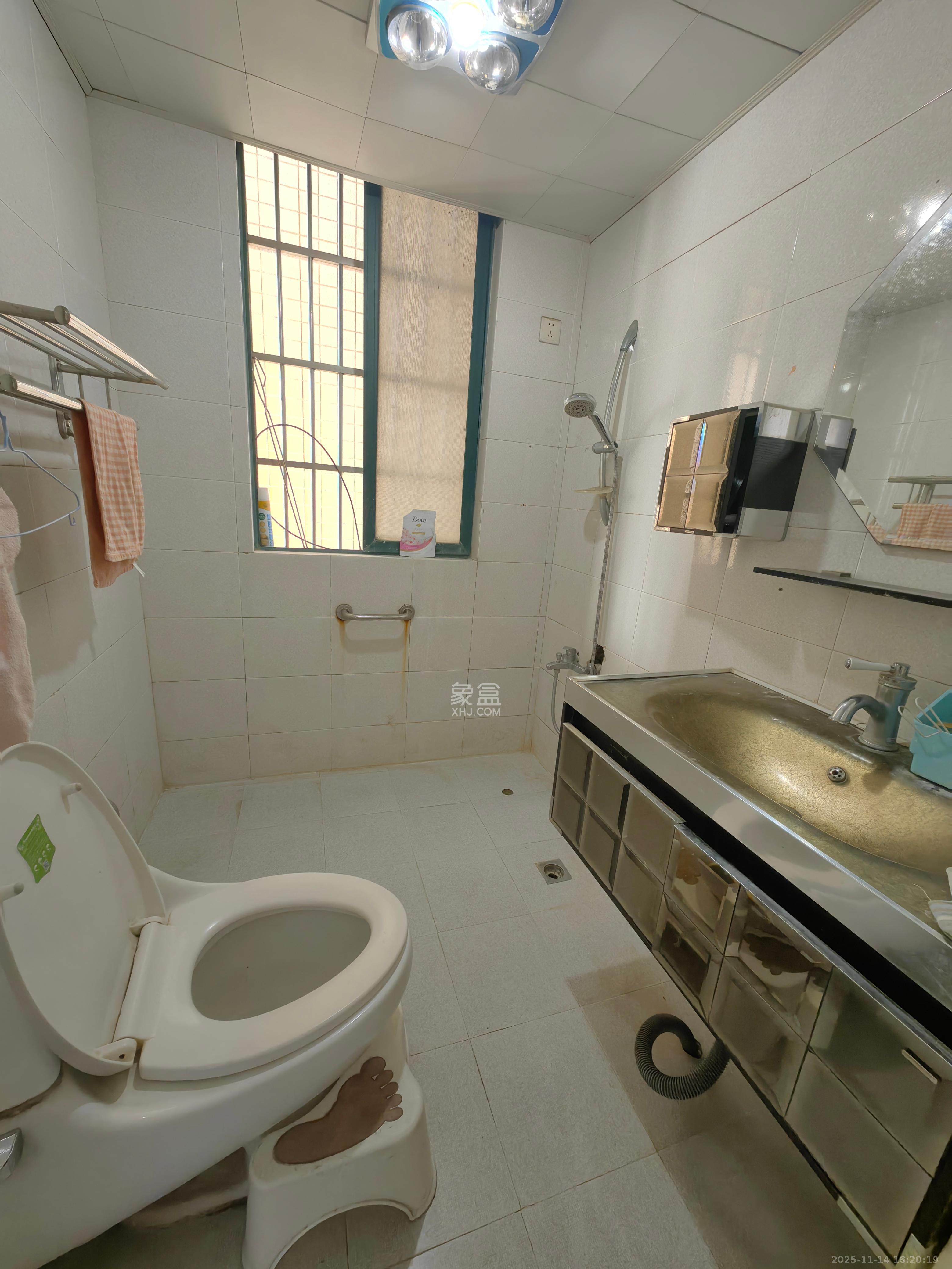 三角花园星城  3室2厅2卫    3500.0元/月室内图