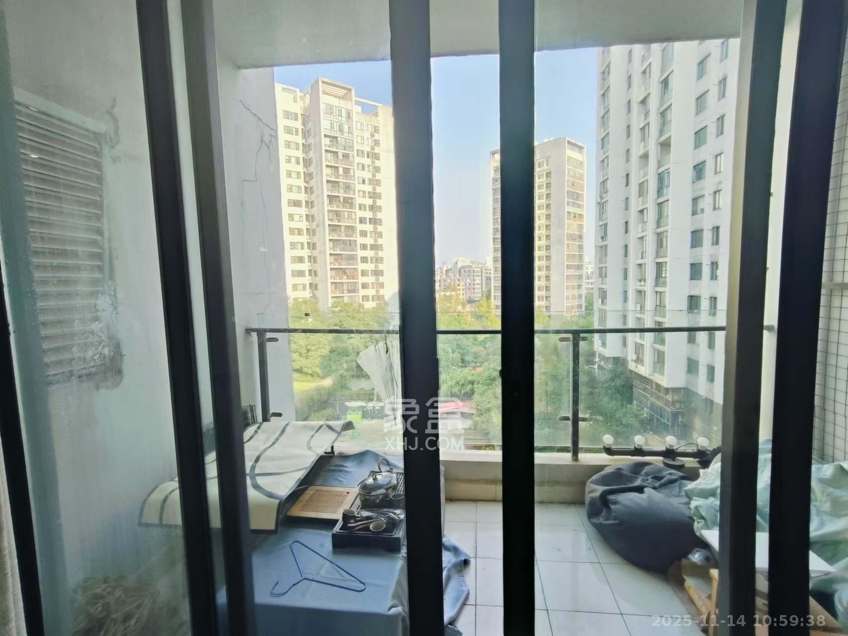 阳光100三期  3室2厅2卫    2100.0元/月室内图