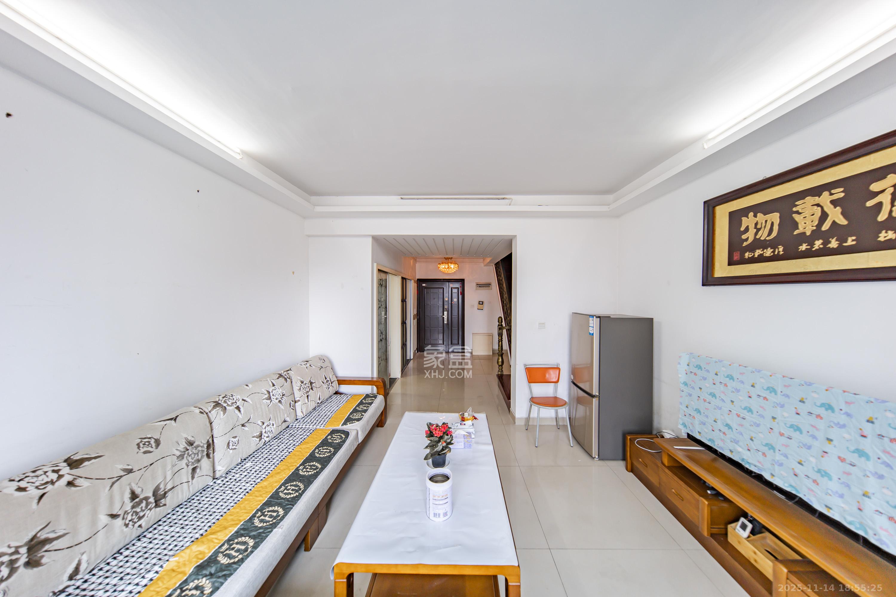 凯乐国际城  2室2厅1卫    89.0万客厅