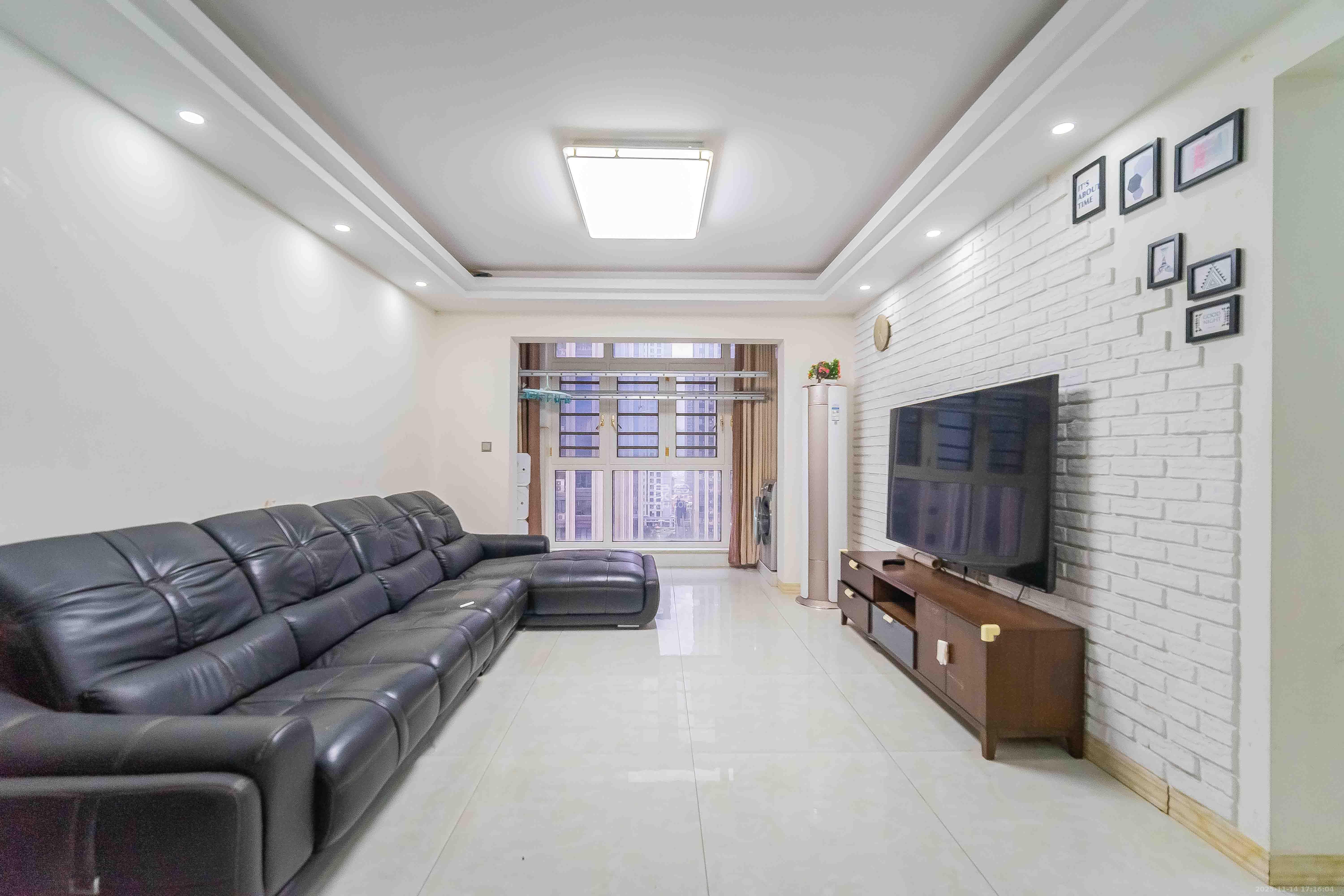 绿地之窗  3室2厅2卫    2500.0元/月室内图