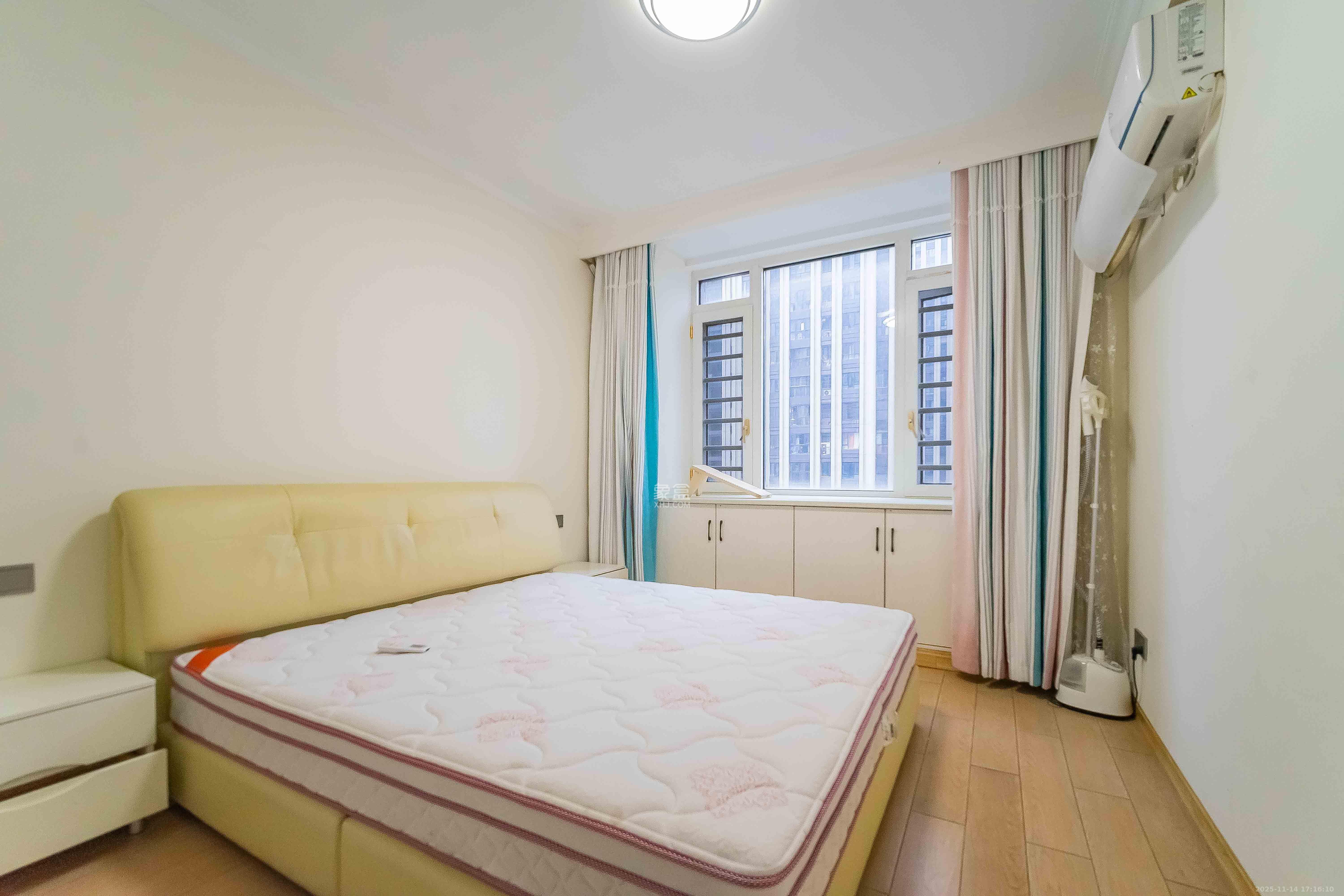 绿地之窗  3室2厅2卫    2500.0元/月室内图